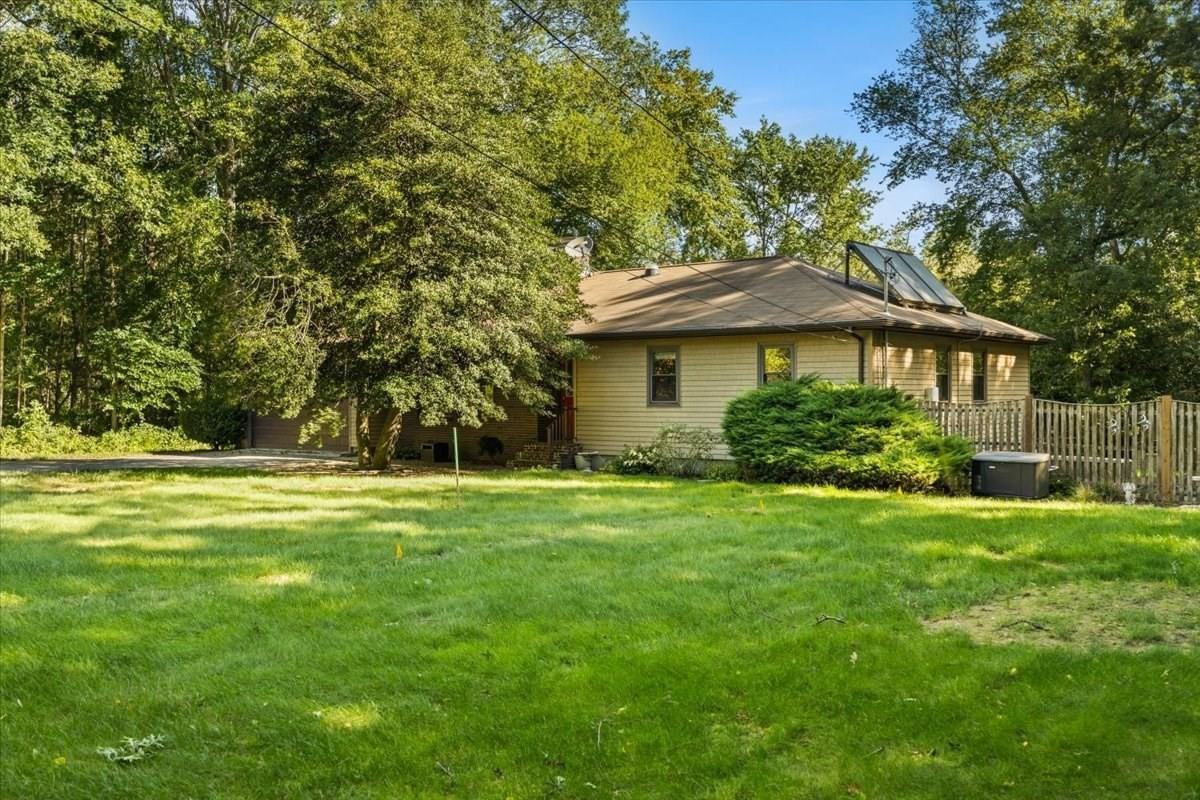 95 Christopher Cr Property Photo 4