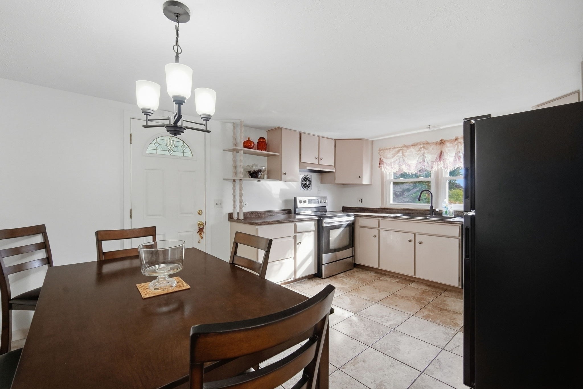 6 Sasur St Property Photo 4