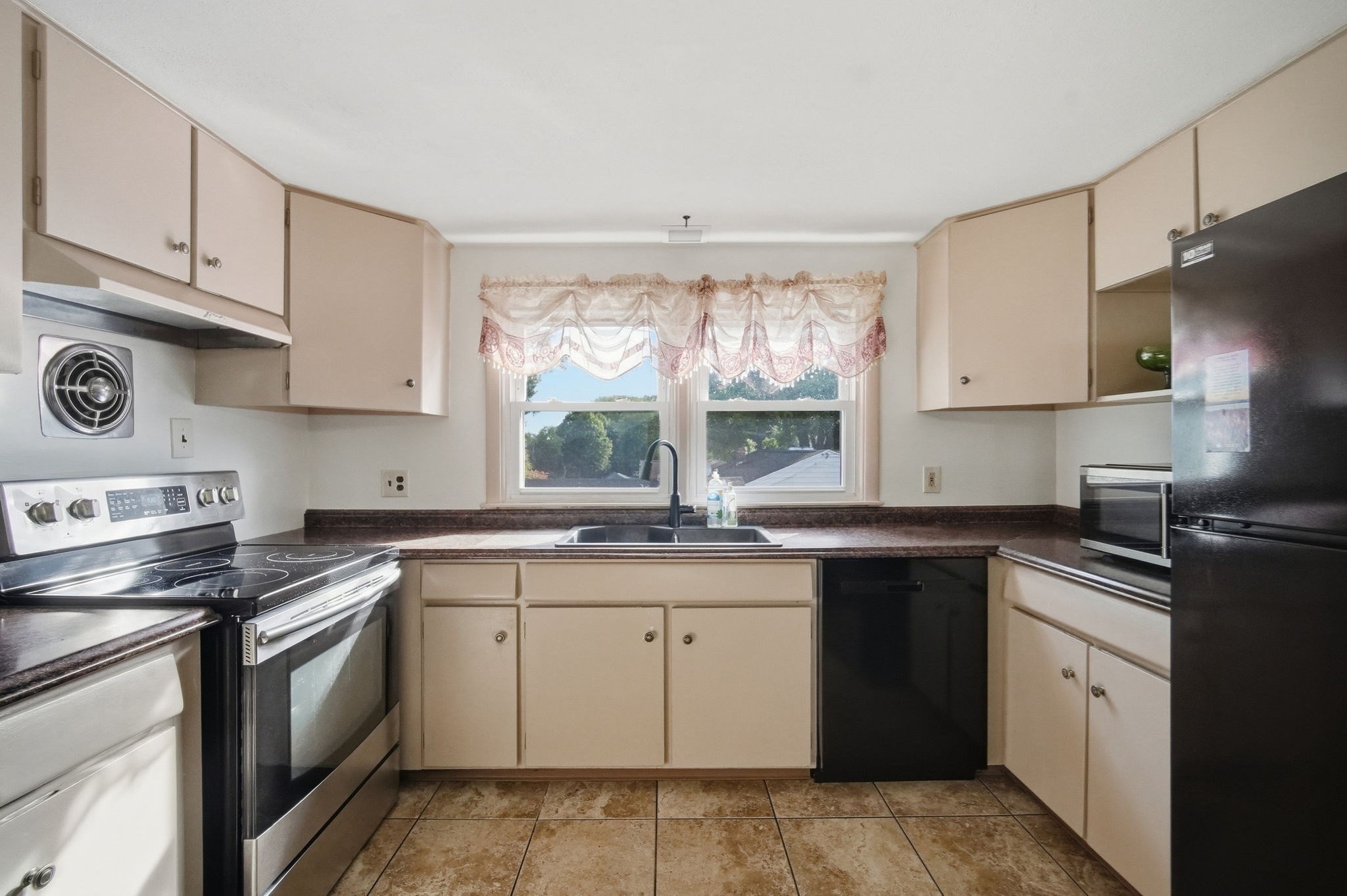 6 Sasur St Property Photo 5