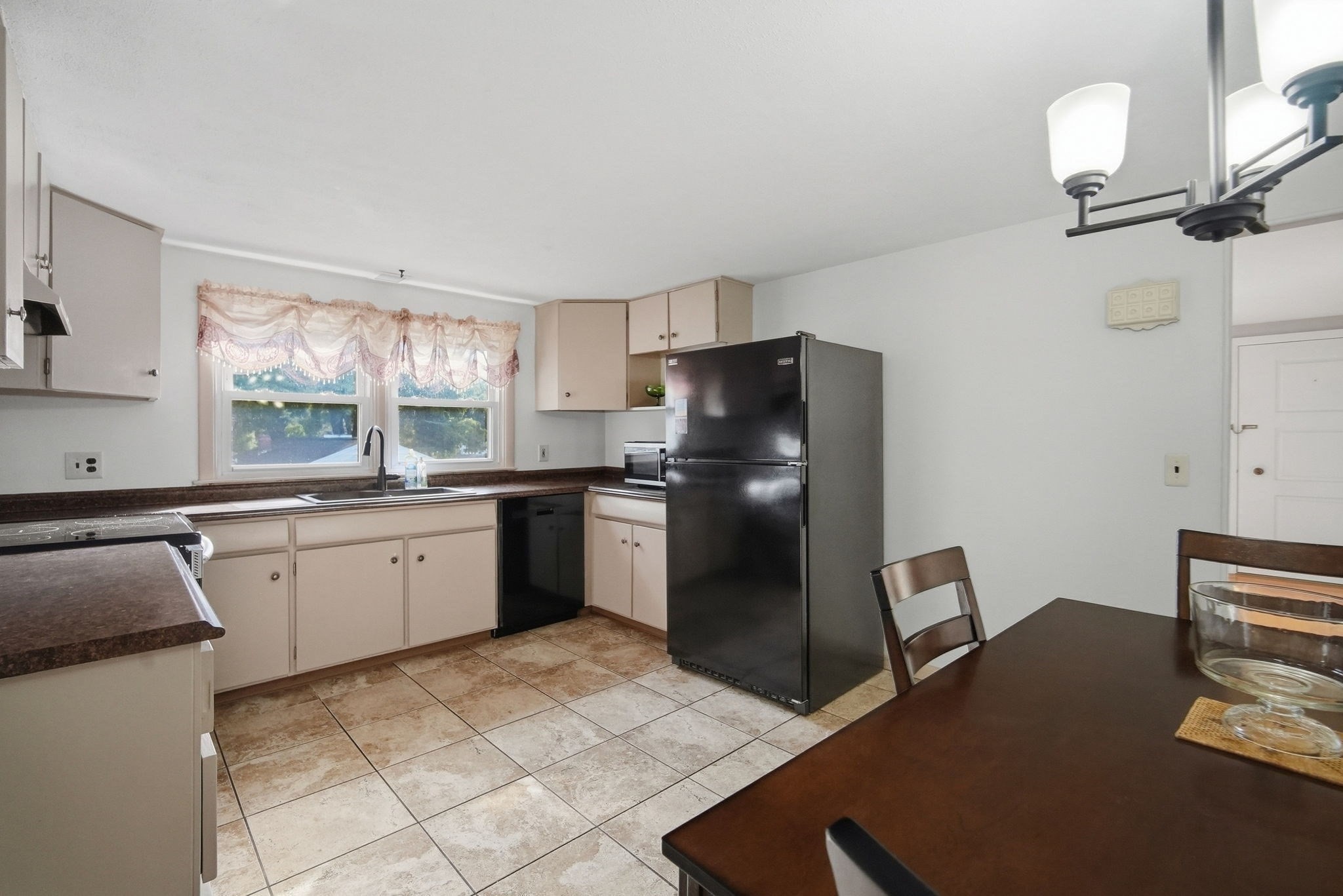 6 Sasur St Property Photo 9