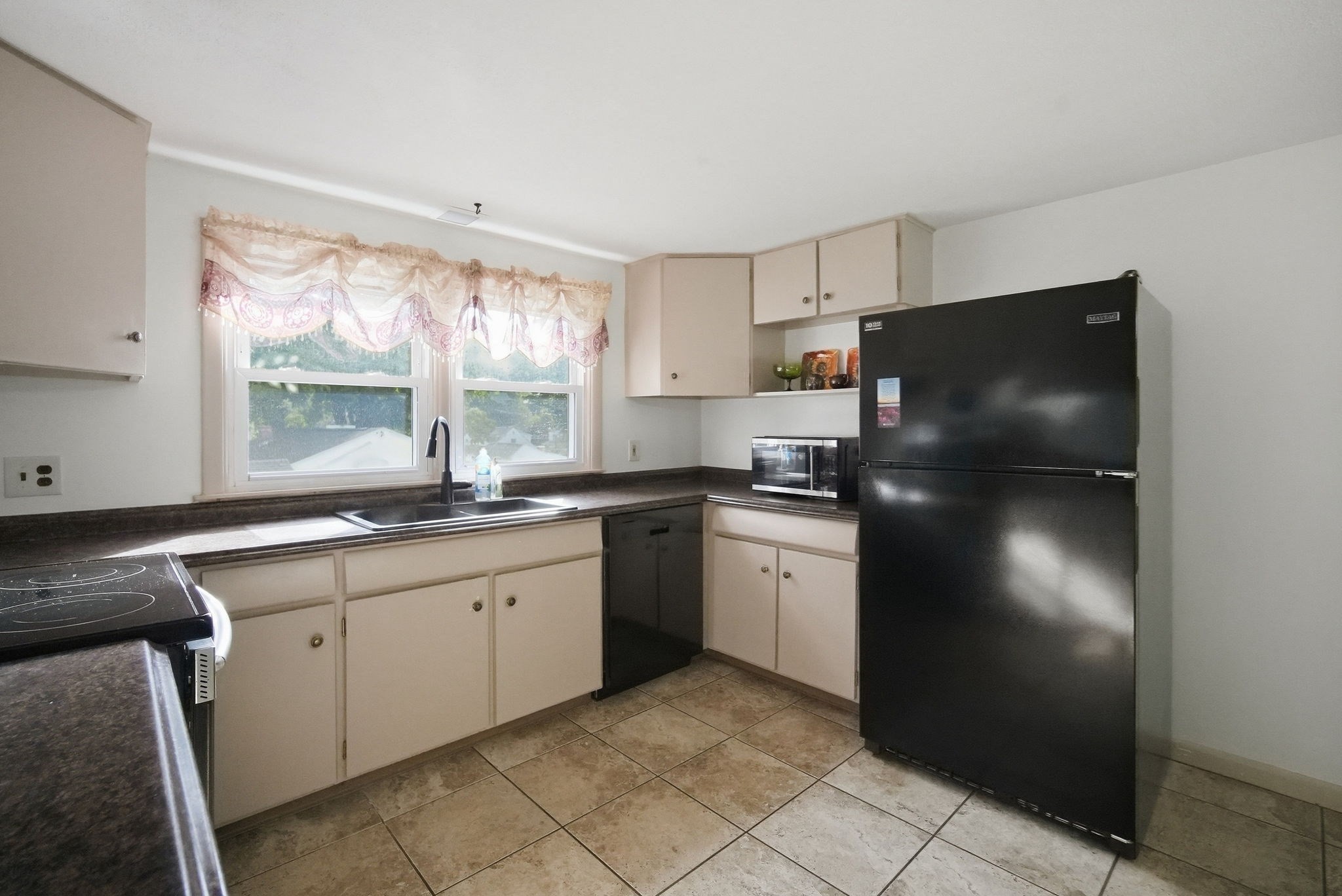 6 Sasur St Property Photo 10