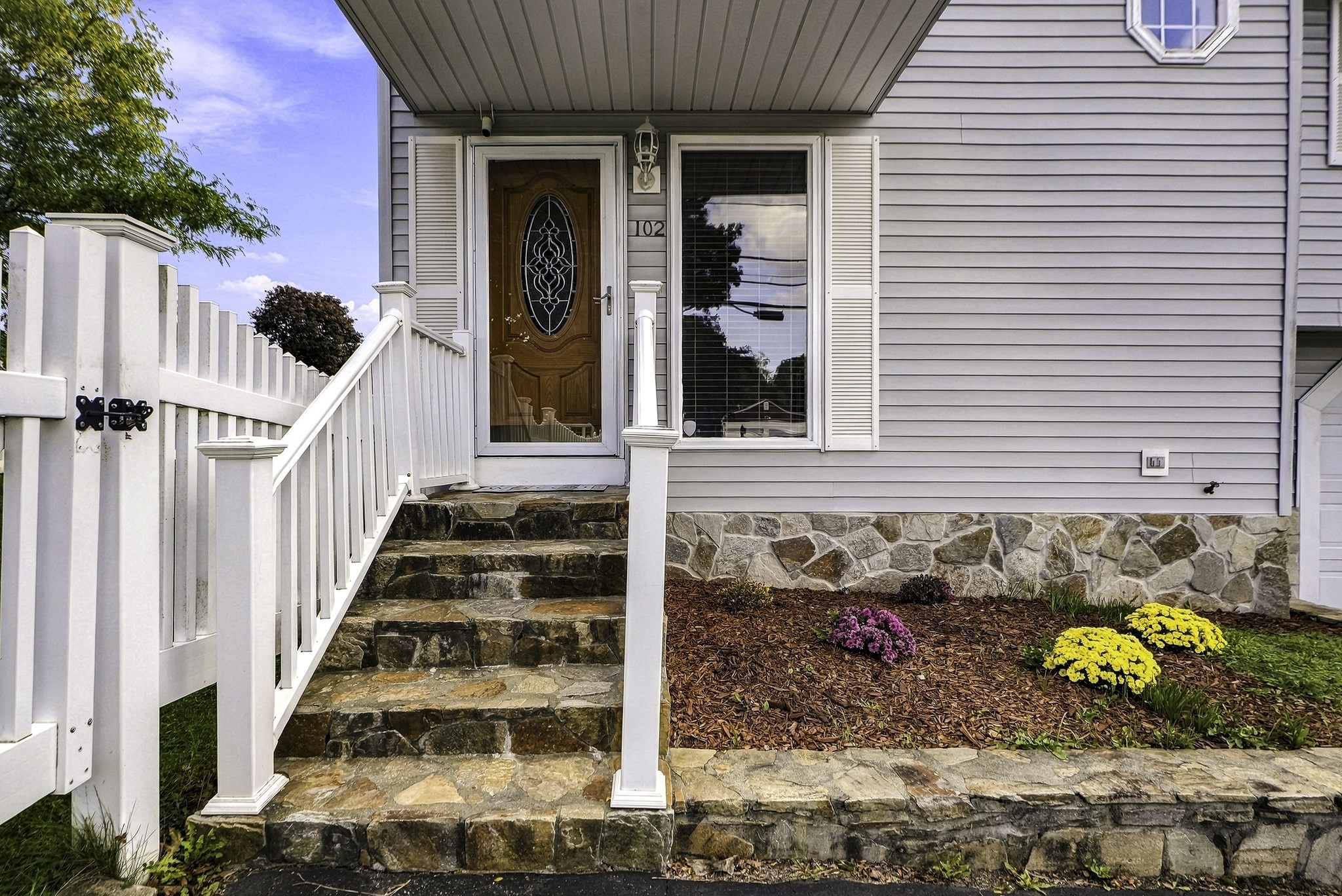 102 Sunderland Rd Property Photo 2