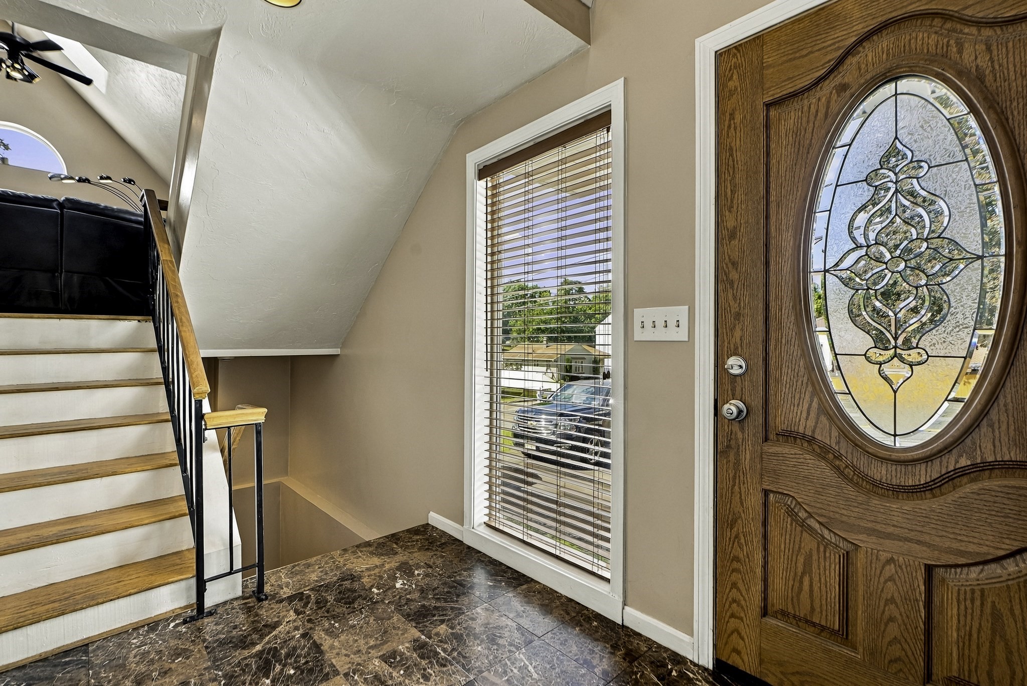 102 Sunderland Rd Property Photo 3