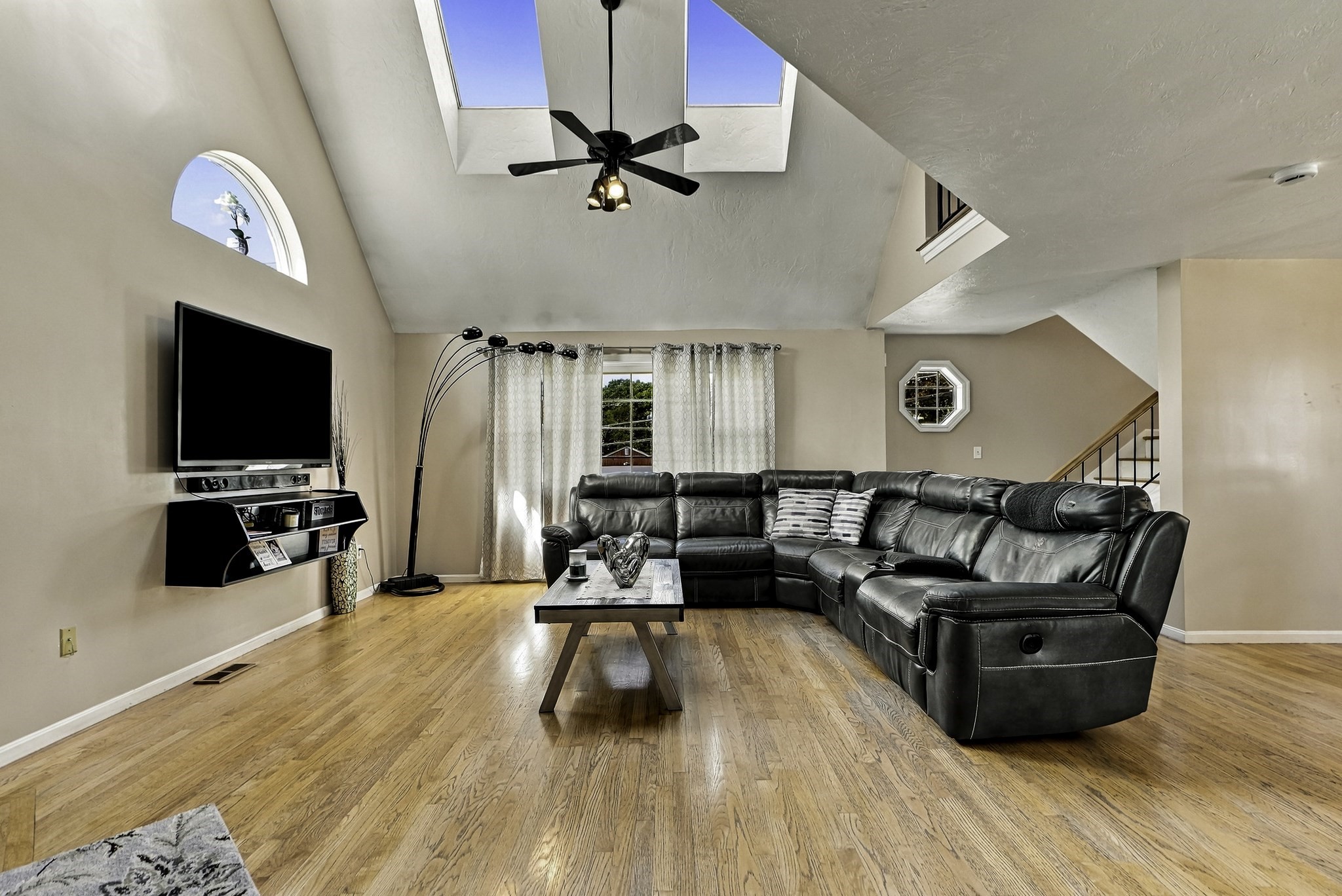 102 Sunderland Rd Property Photo 7