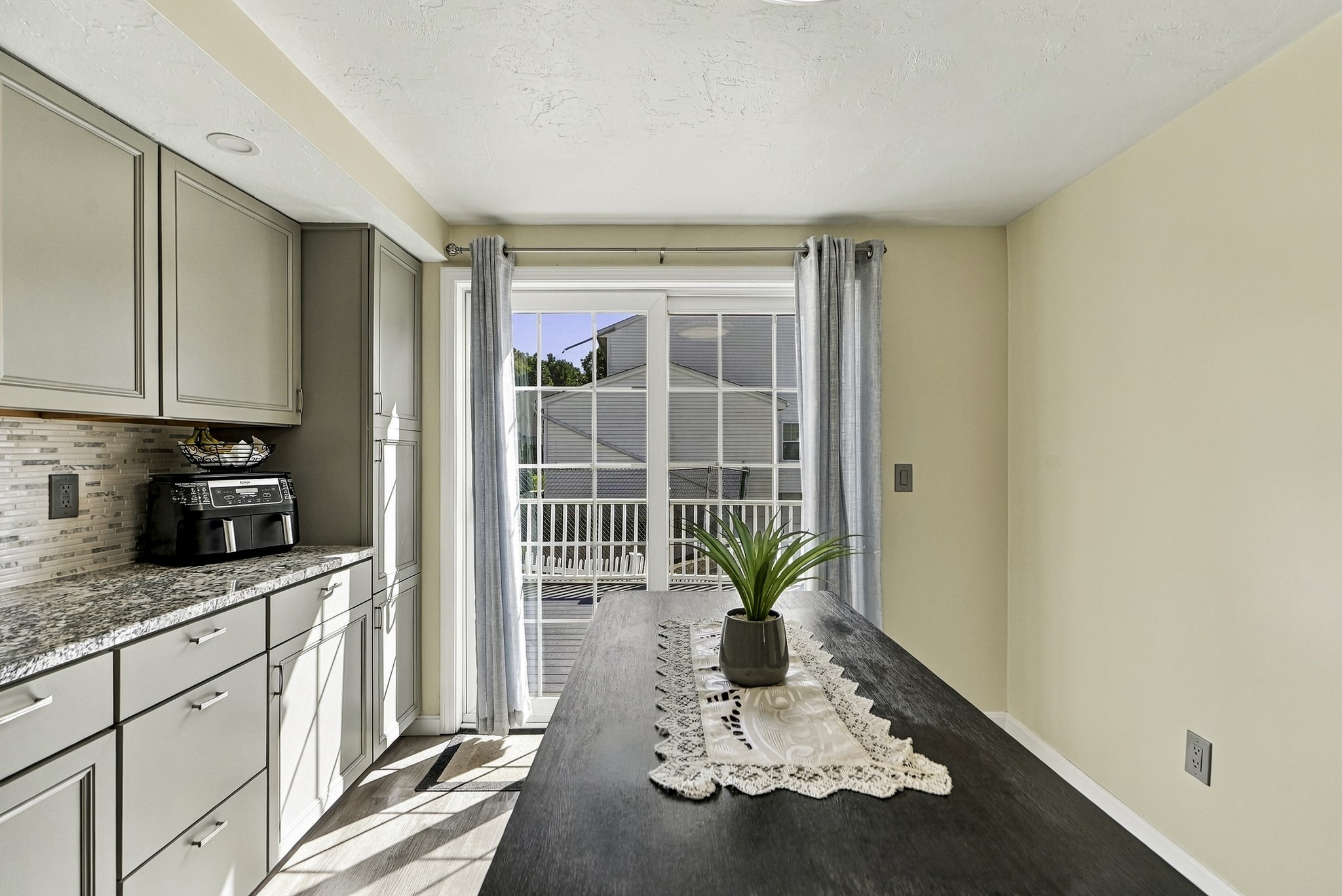 102 Sunderland Rd Property Photo 11