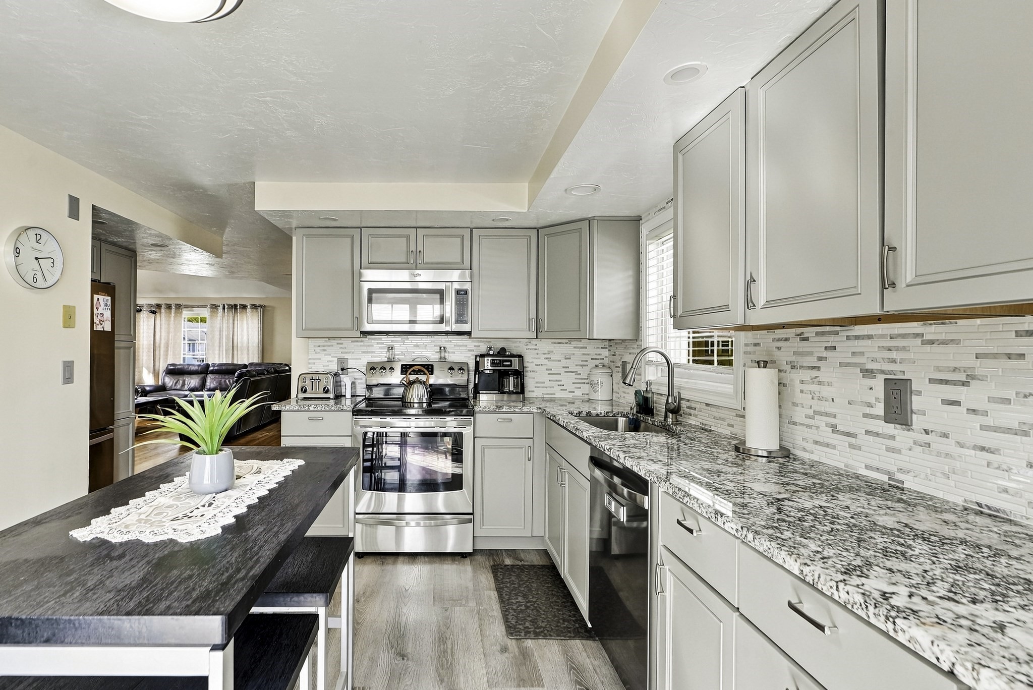 102 Sunderland Rd Property Photo 12