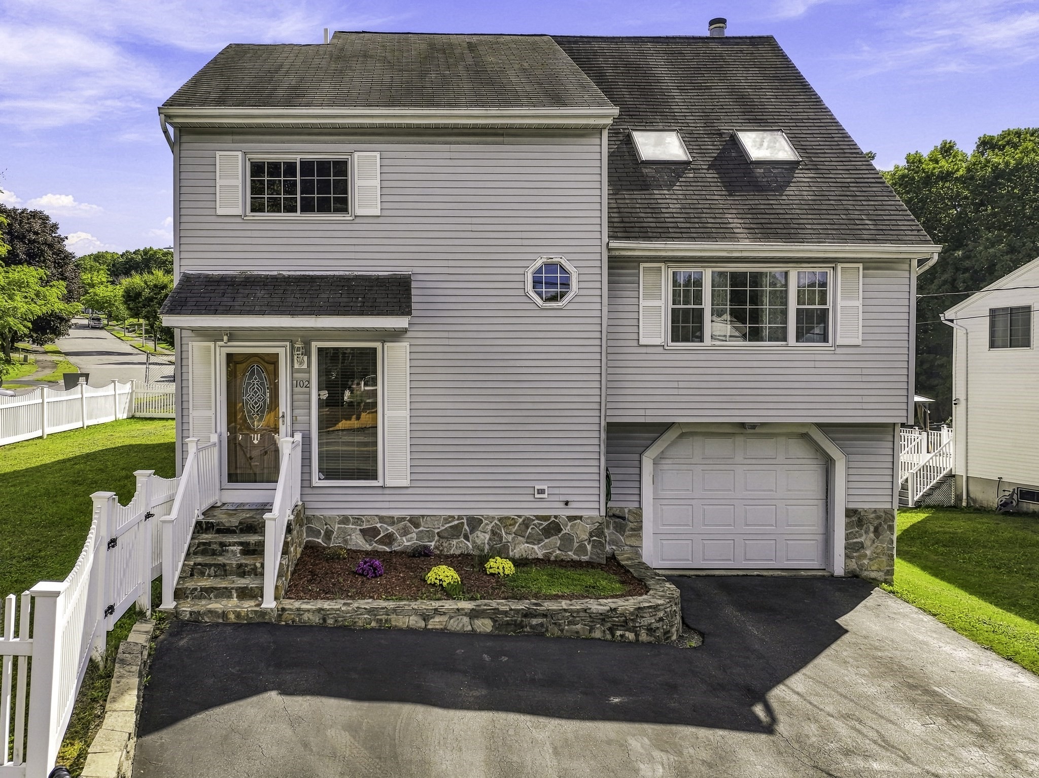 102 Sunderland Rd Property Photo 24