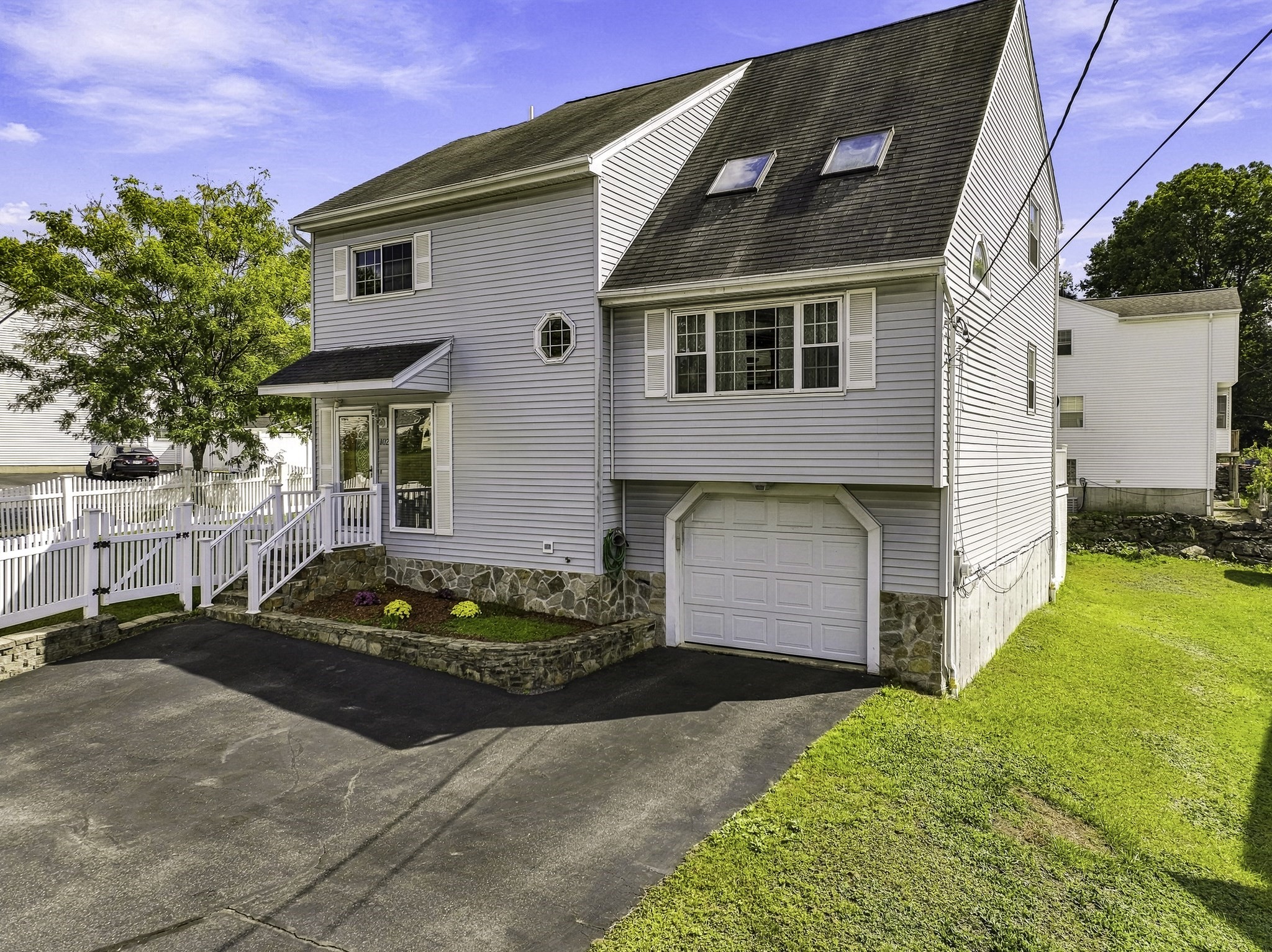 102 Sunderland Rd Property Photo 25