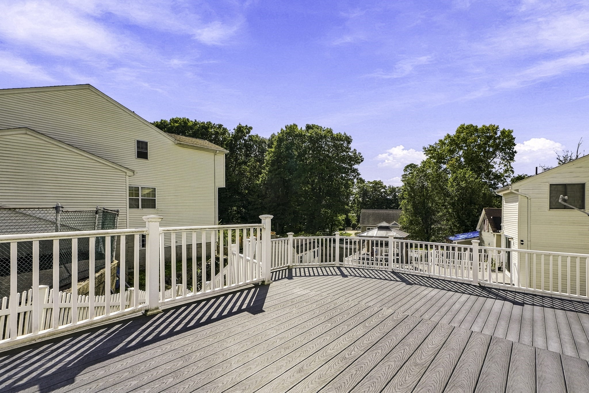 102 Sunderland Rd Property Photo 30