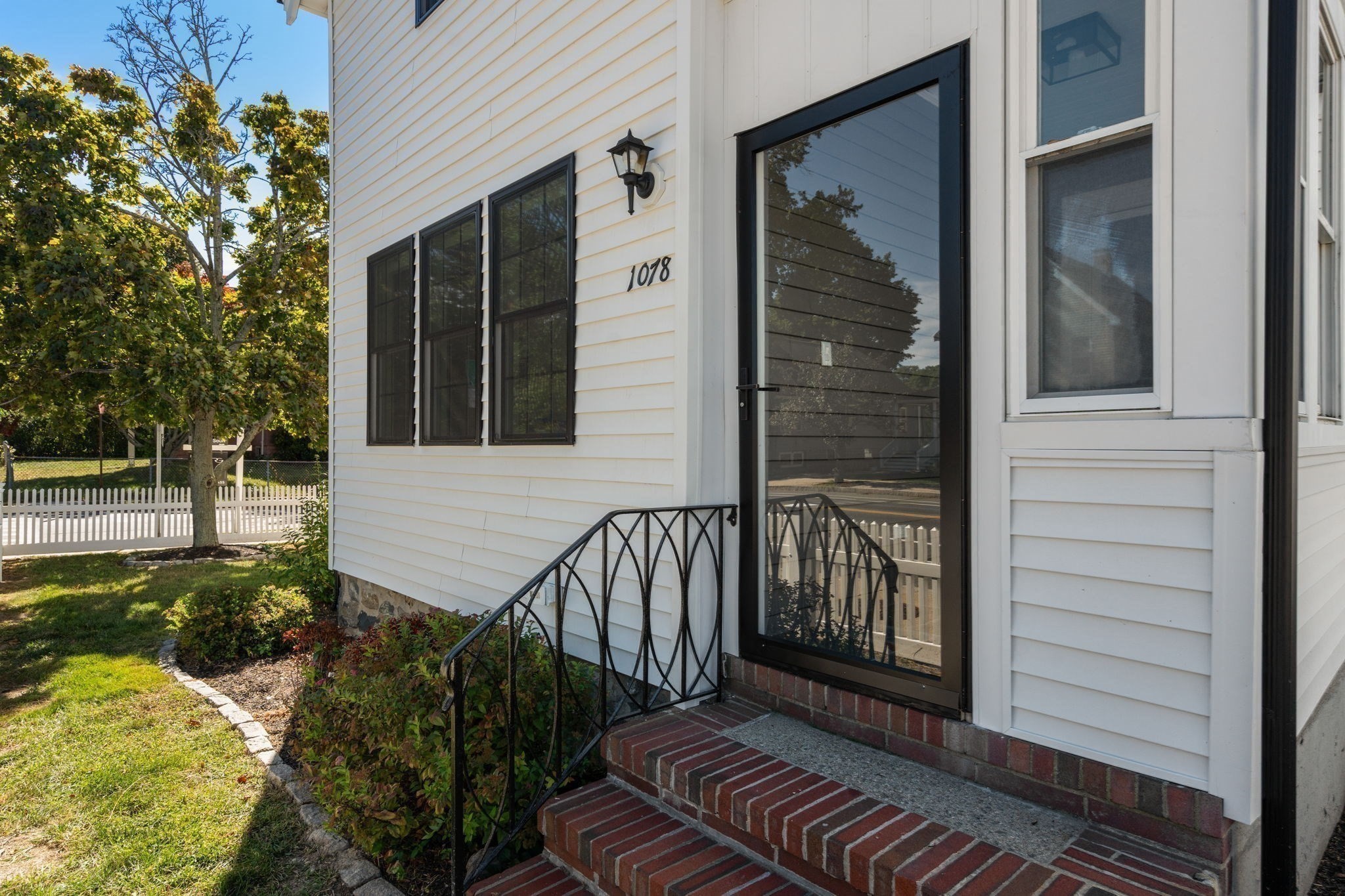 1078 Main St Property Photo 3
