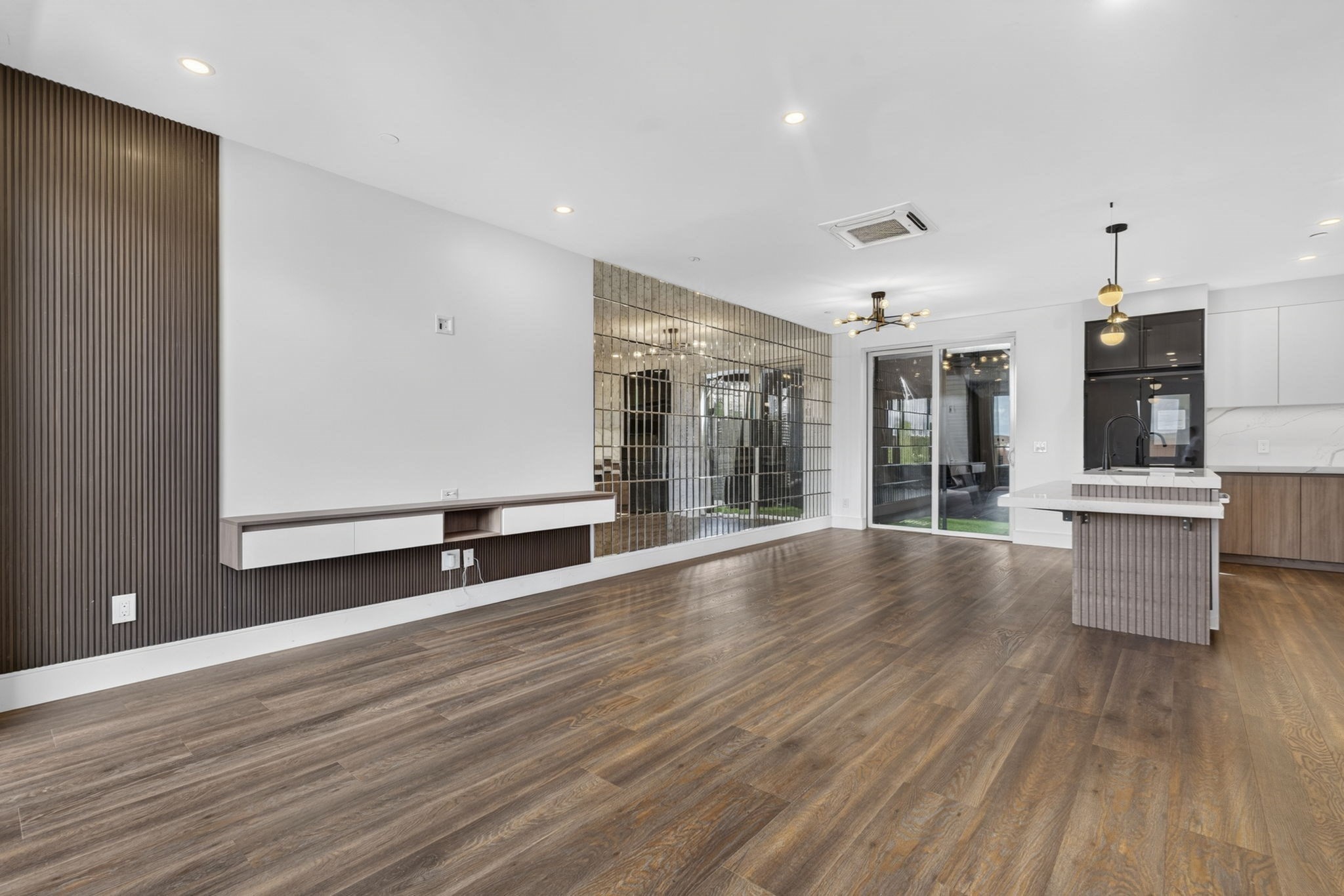 29 Woodford St # 3 Property Photo 4