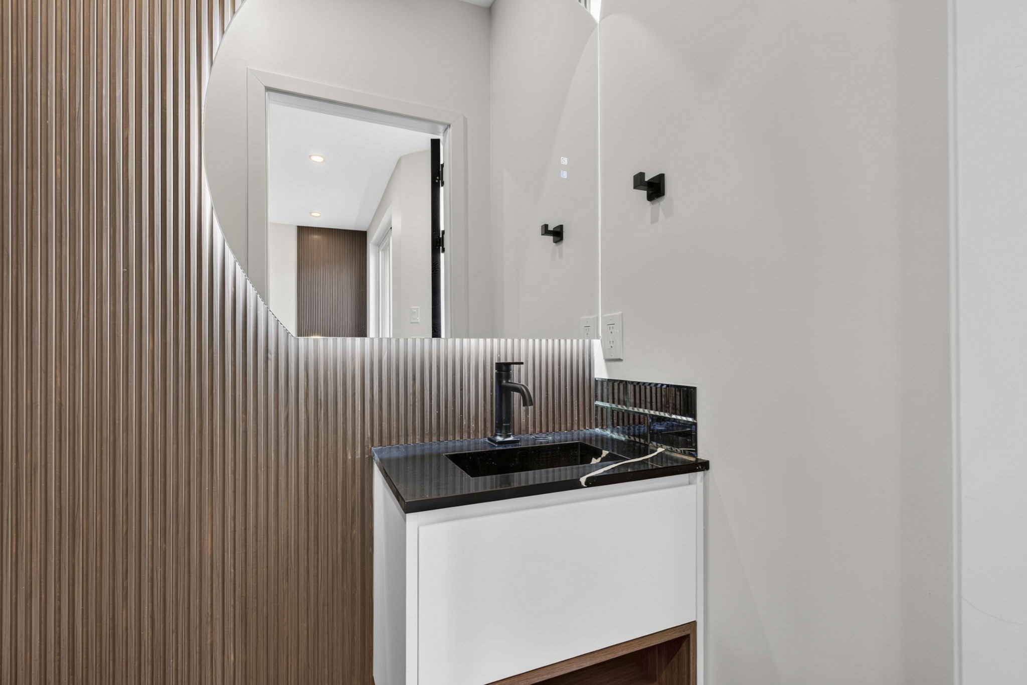 29 Woodford St # 3 Property Photo 8