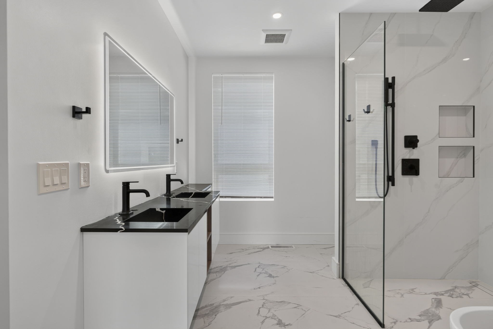 29 Woodford St # 3 Property Photo 18