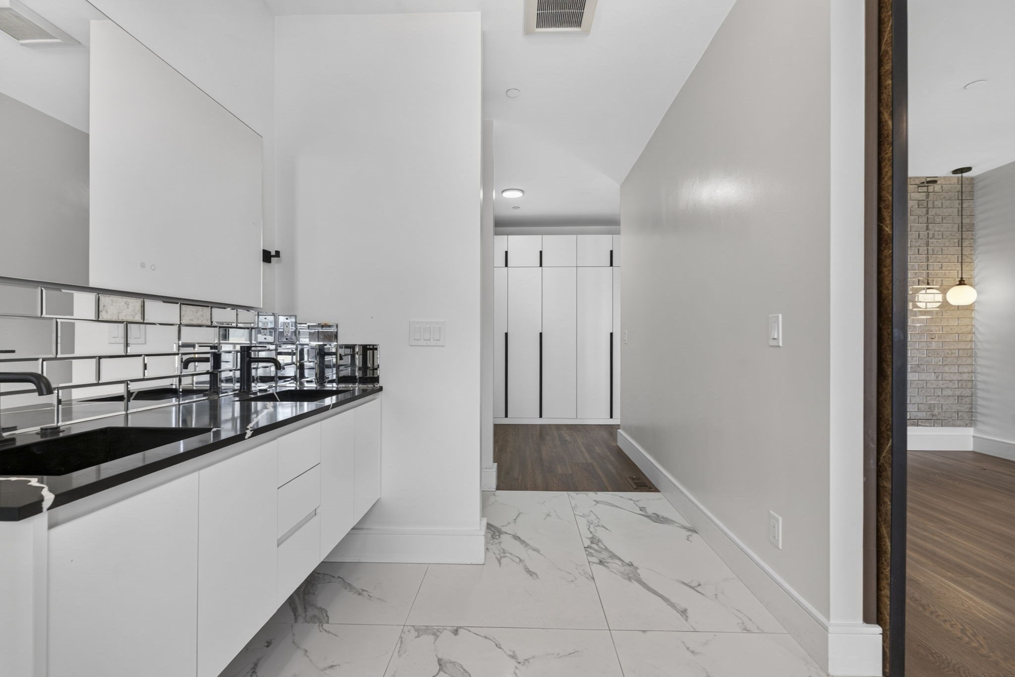 29 Woodford St # 3 Property Photo 28