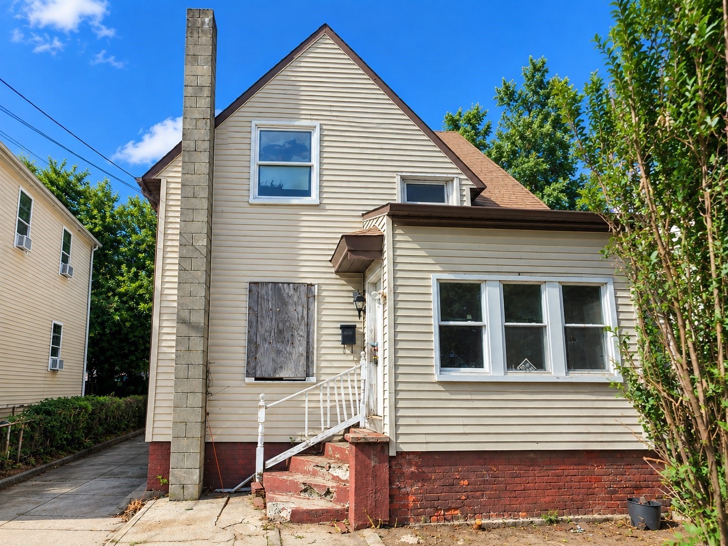 17 Rodman St Property Photo 1