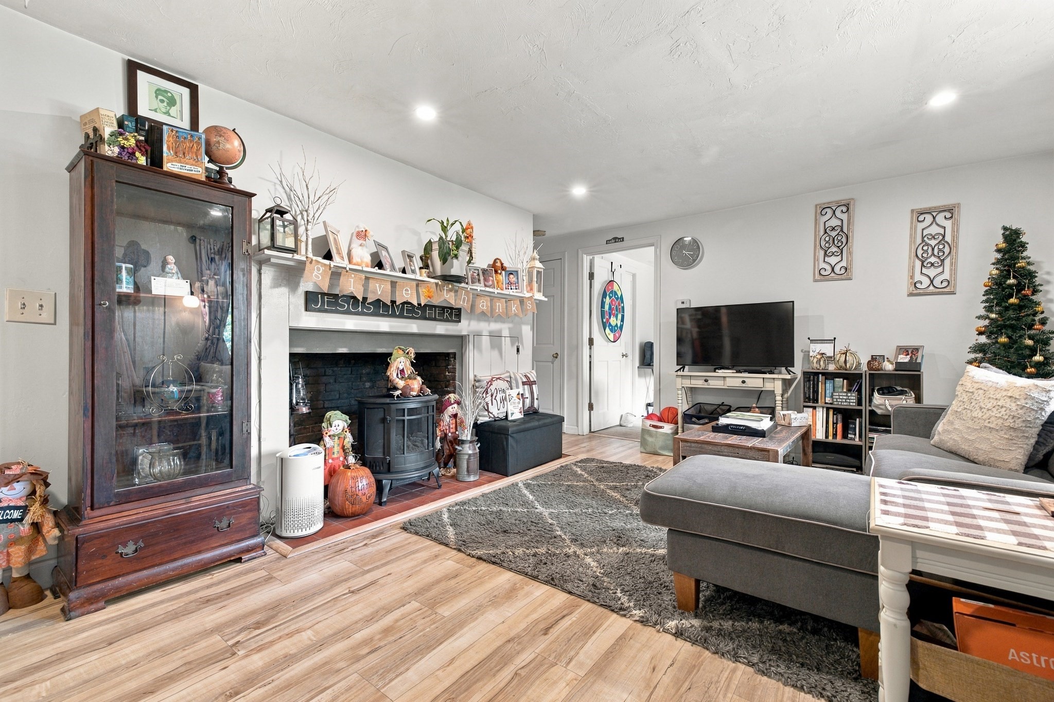 126 Summer Street Property Photo 6