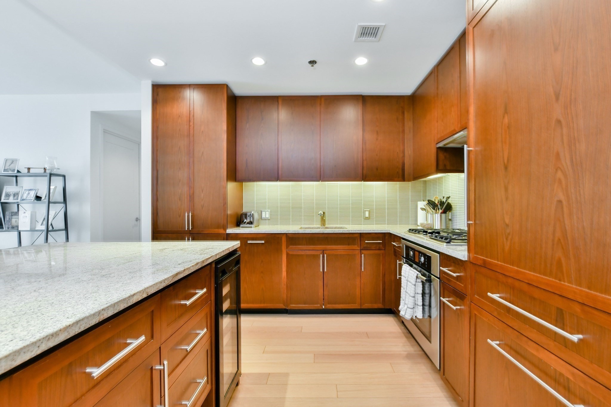 580 Washington Street # 601 Property Photo 6