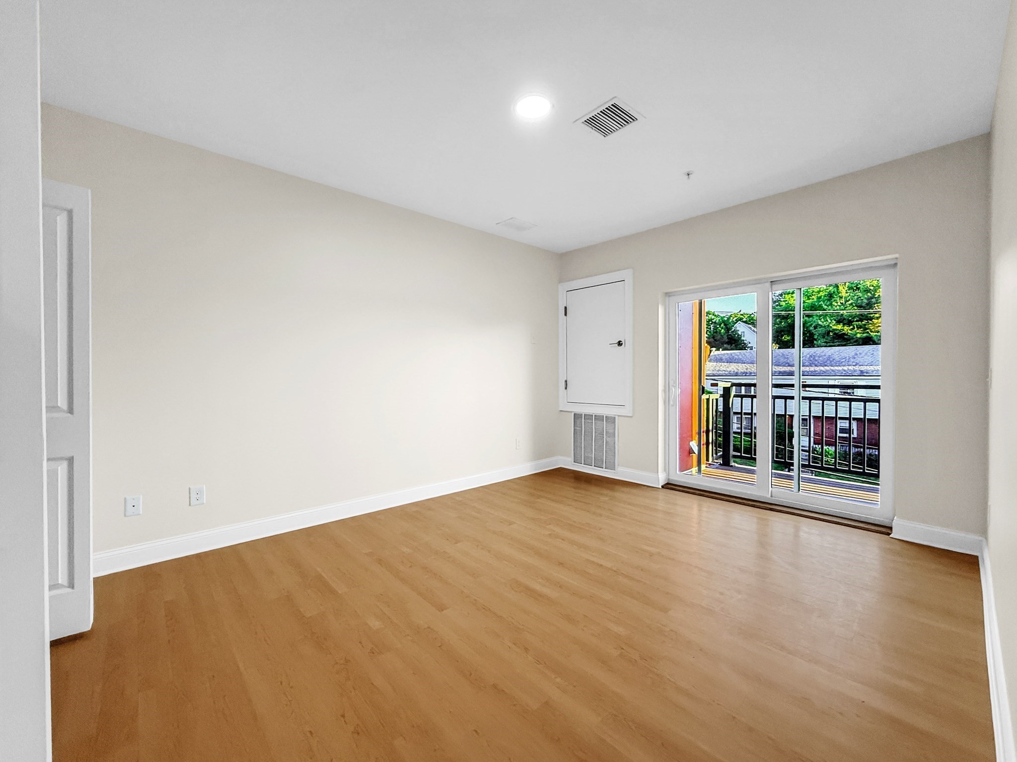 10 Franklin Ave # 300 Property Photo 8