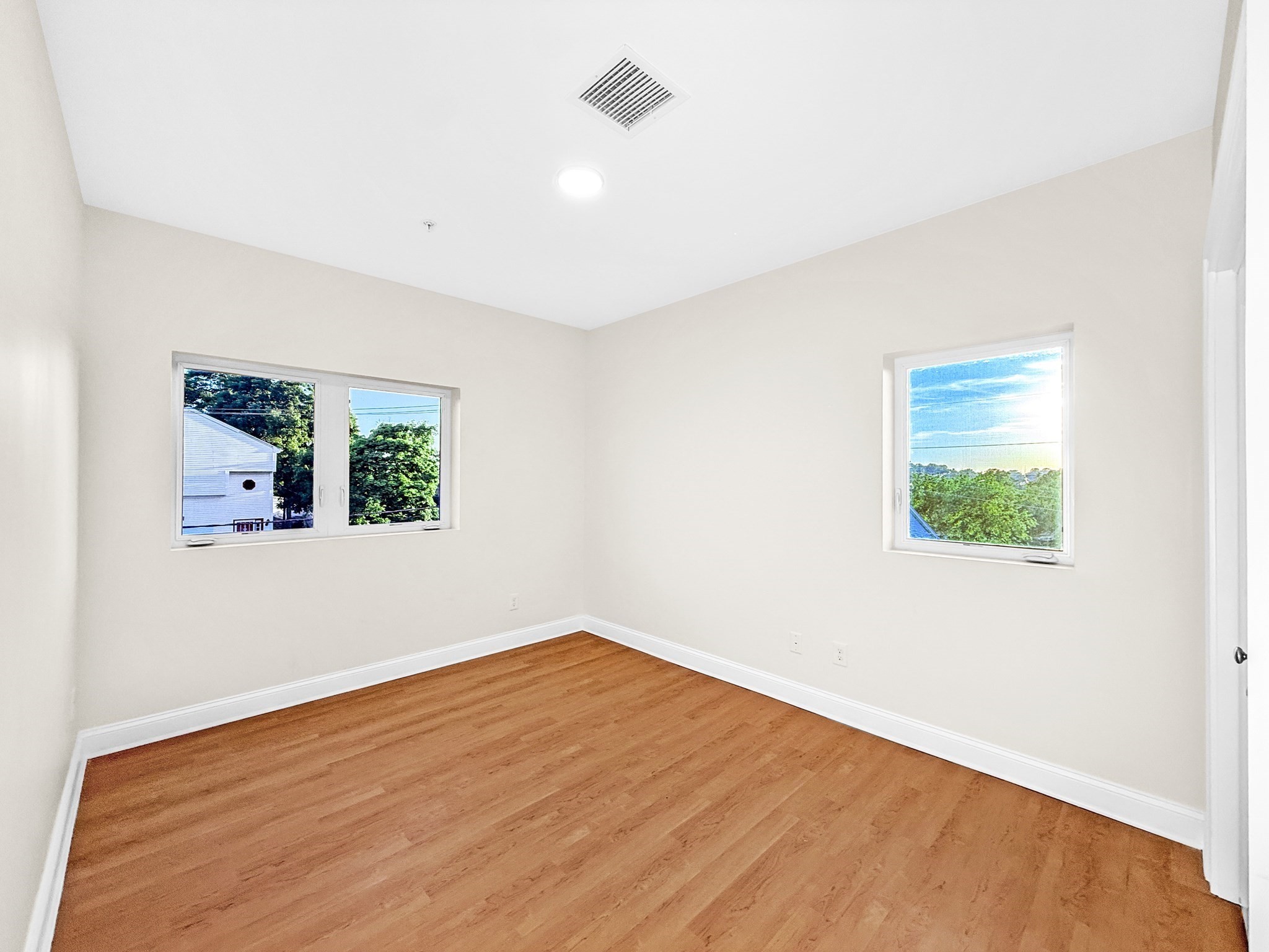 10 Franklin Ave # 300 Property Photo 13