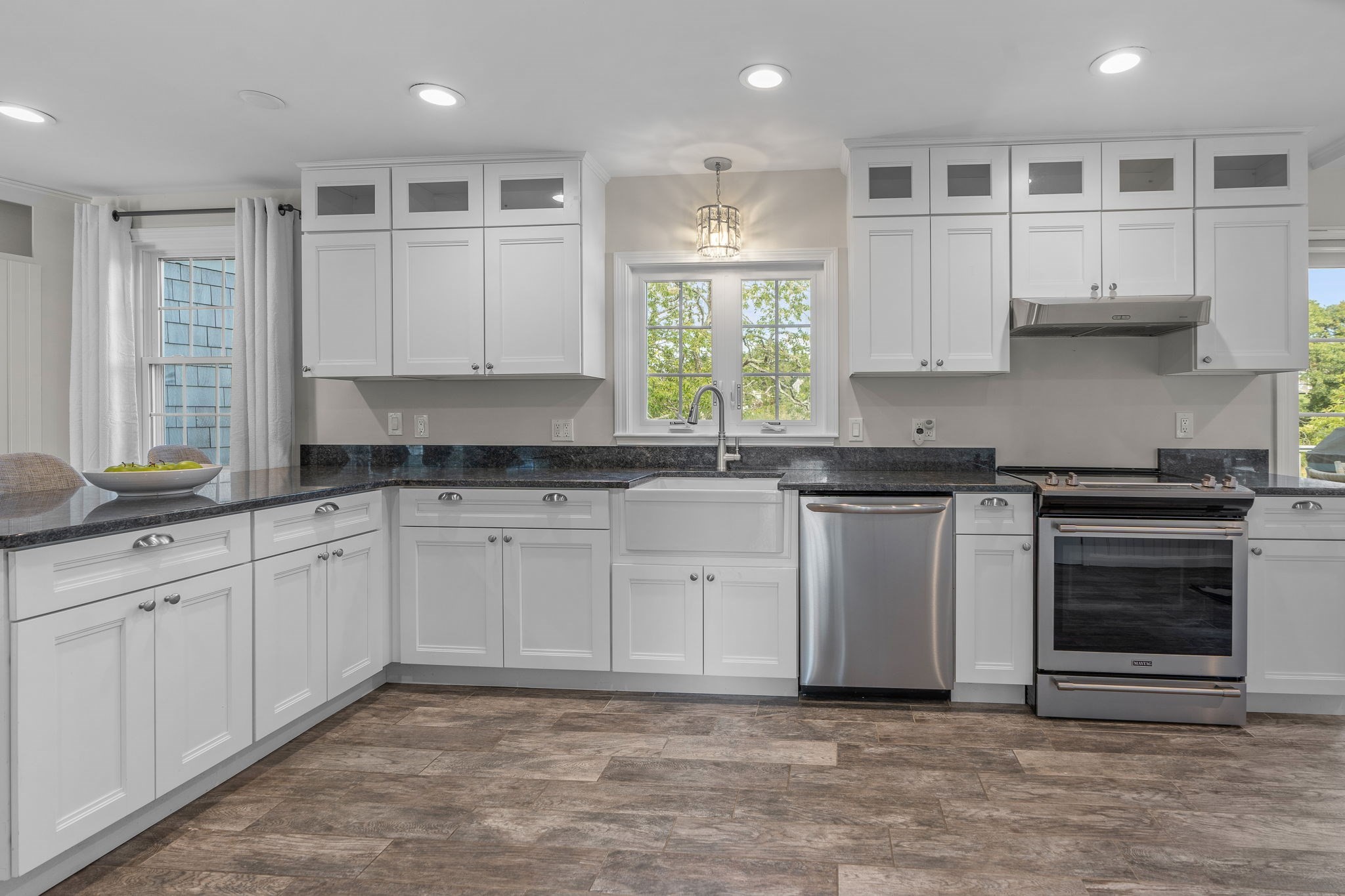 20 Stoughton Lane Property Photo 8