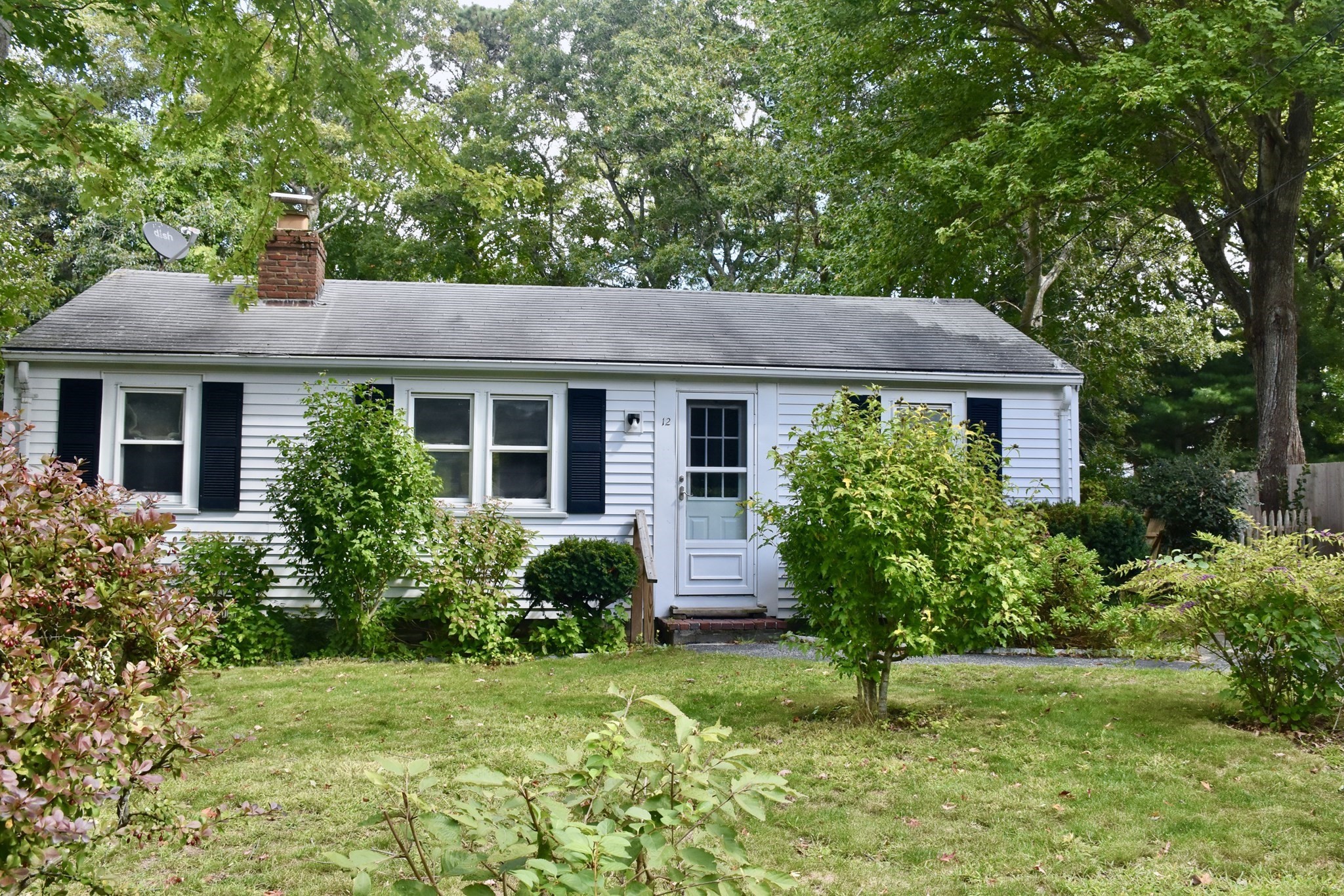 12 Lake Rd E Property Photo 1