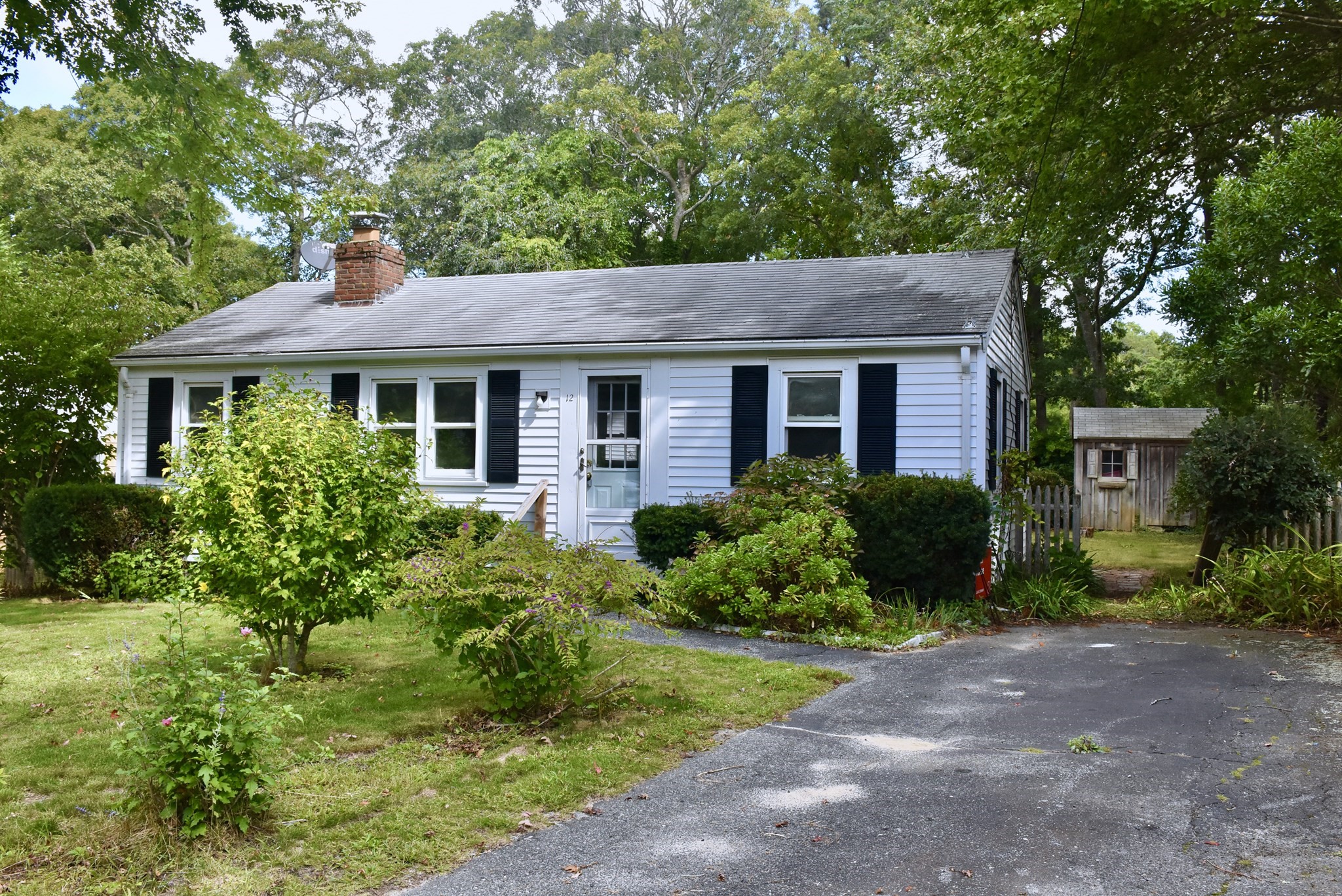 12 Lake Rd E Property Photo 3