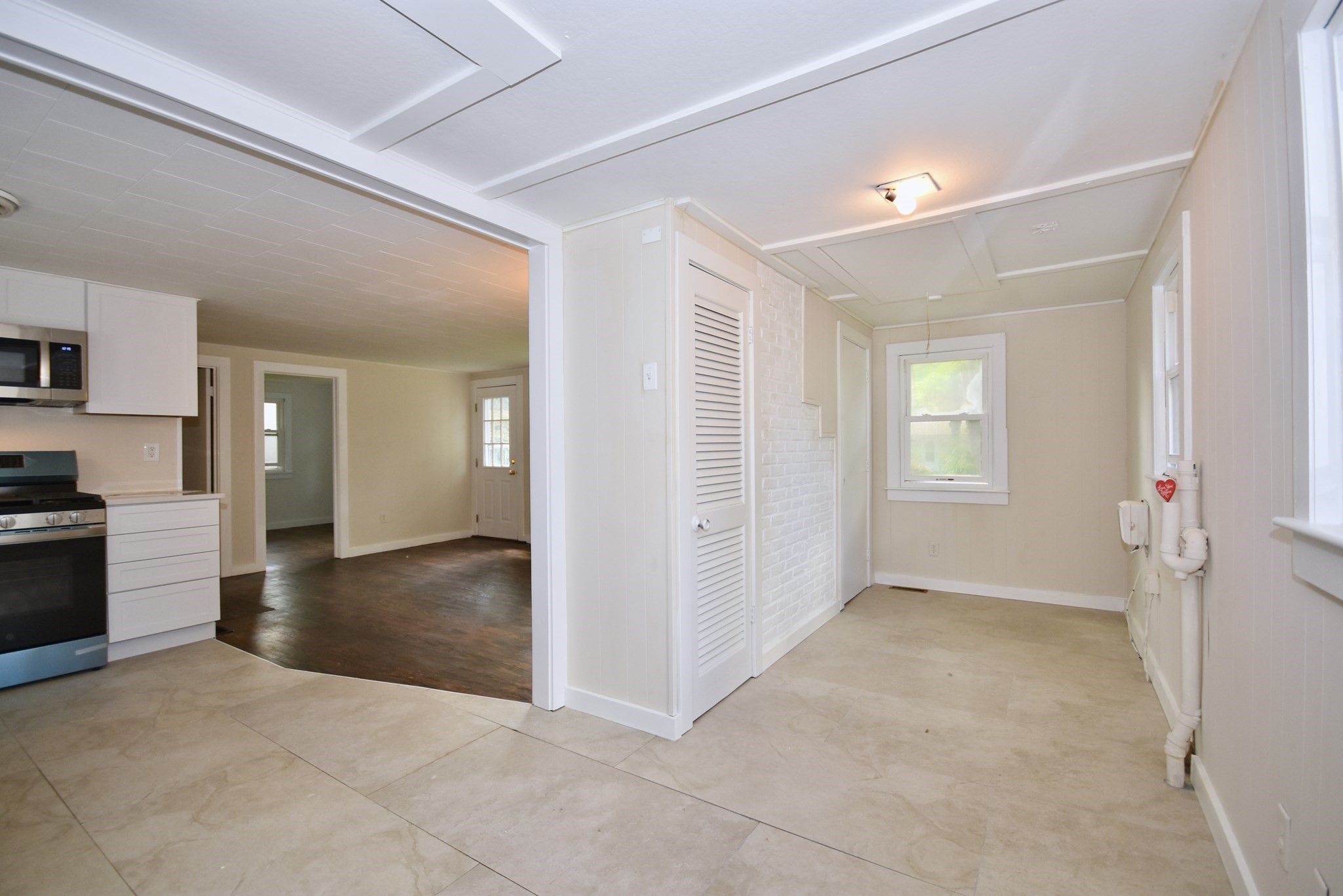 12 Lake Rd E Property Photo 7