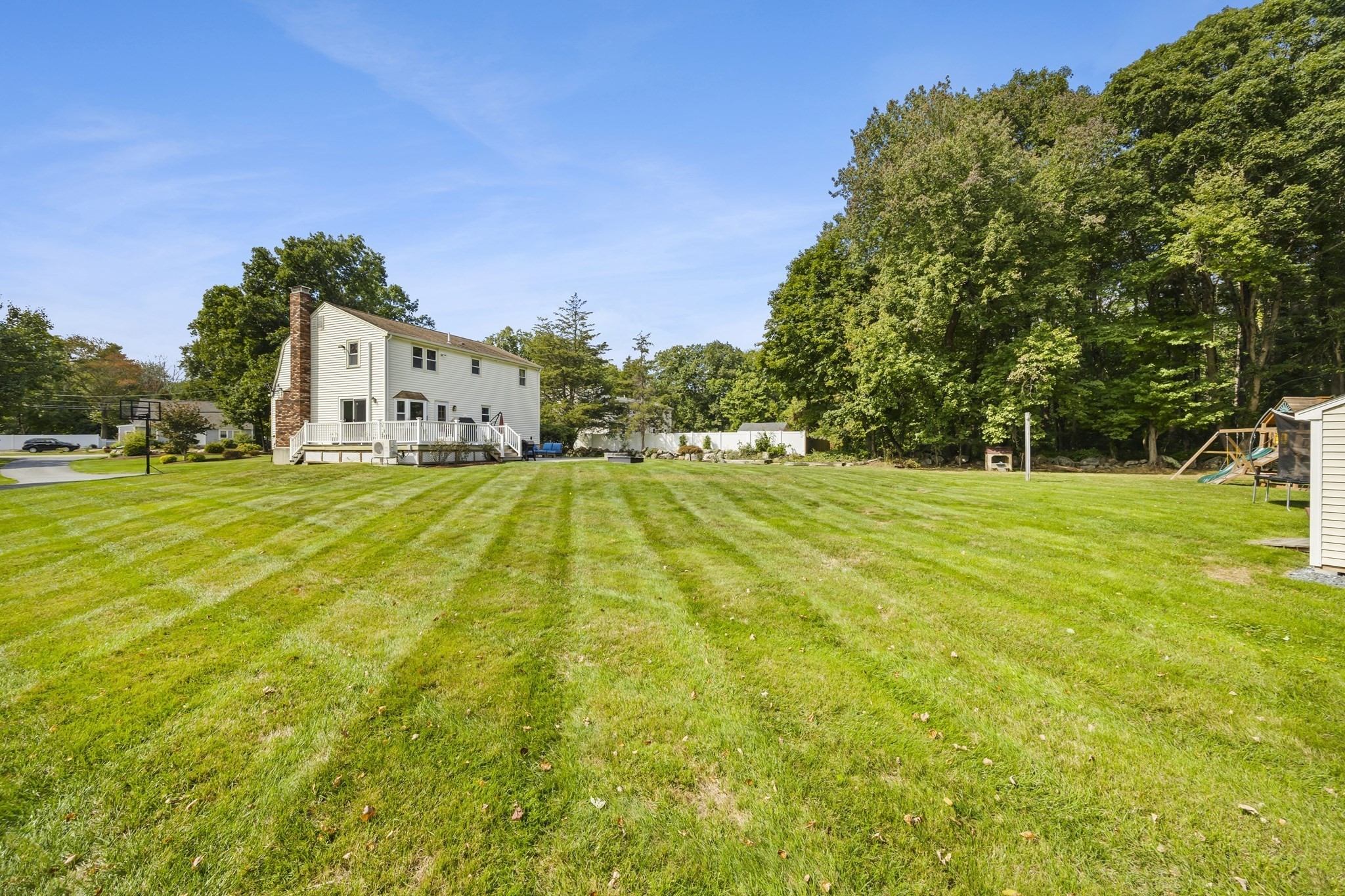 24 Howard Property Photo 6