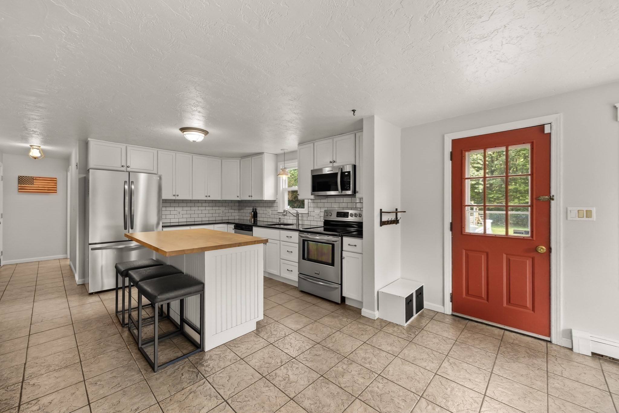 24 Howard Property Photo 16