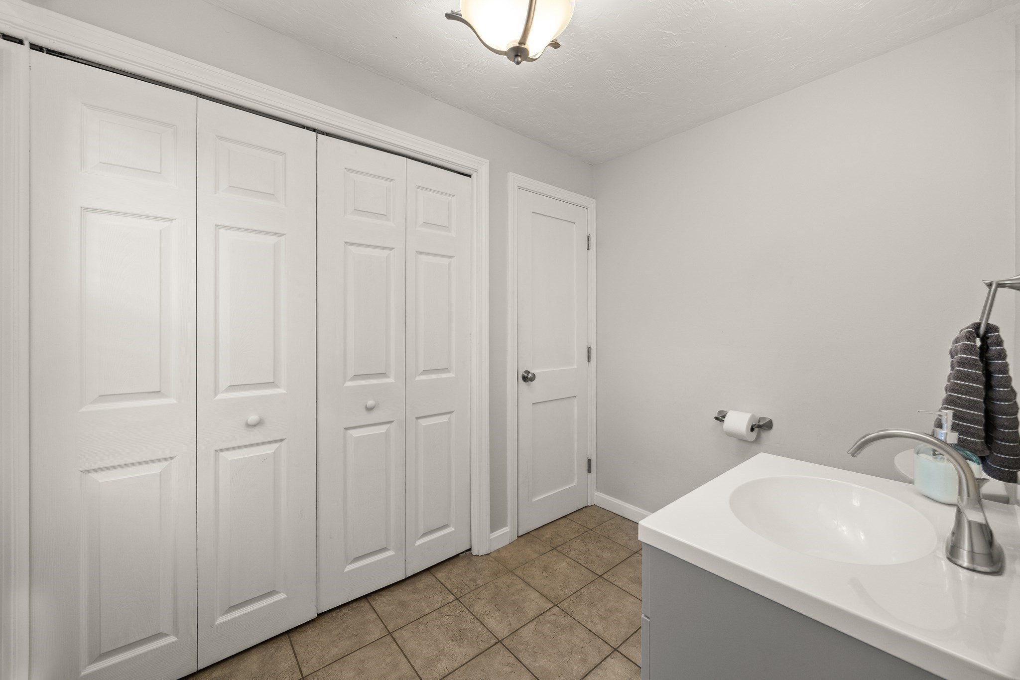 24 Howard Property Photo 24