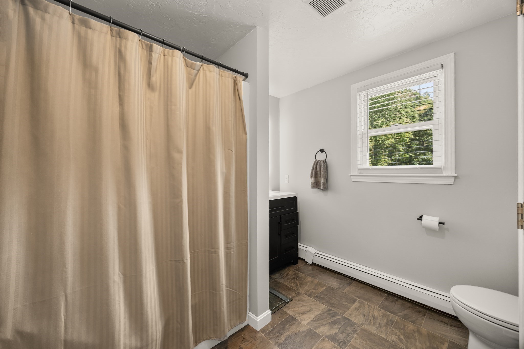 24 Howard Property Photo 33