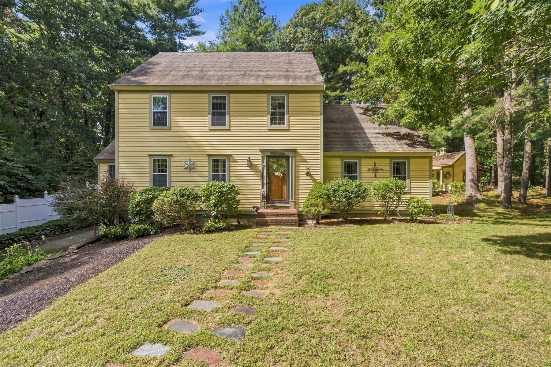 7 Stony Brook Rd Property Photo 1