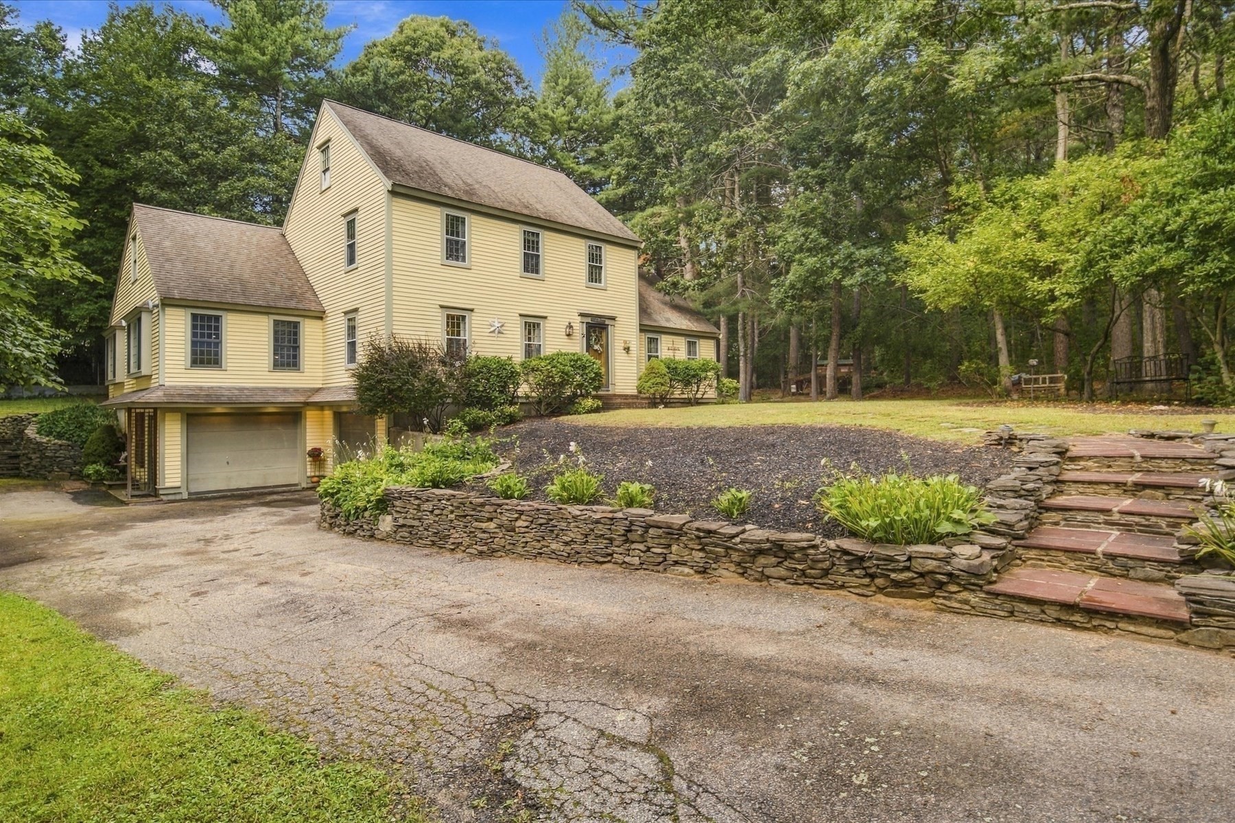 7 Stony Brook Rd Property Photo 2