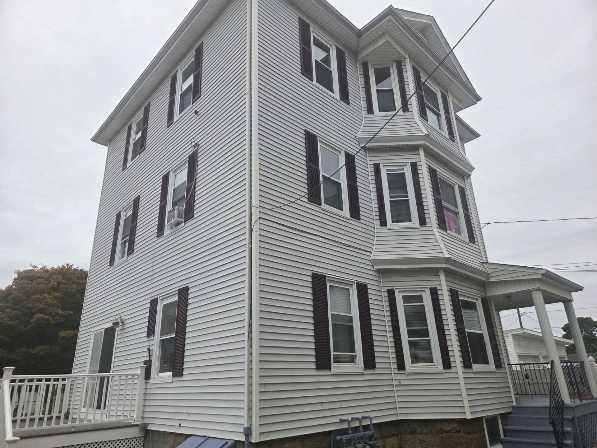 953 Globe Street Property Photo 2
