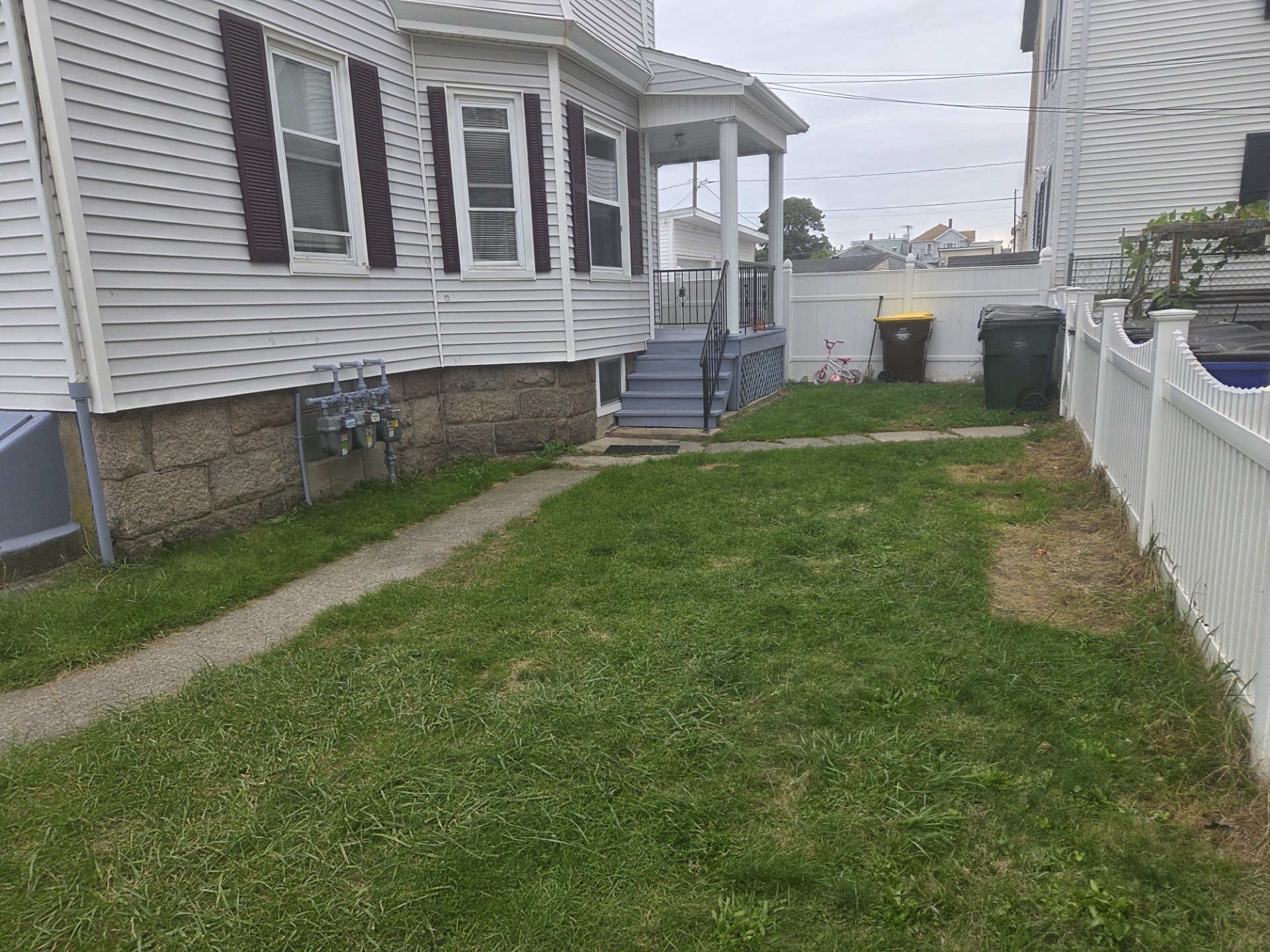 953 Globe Street Property Photo 3