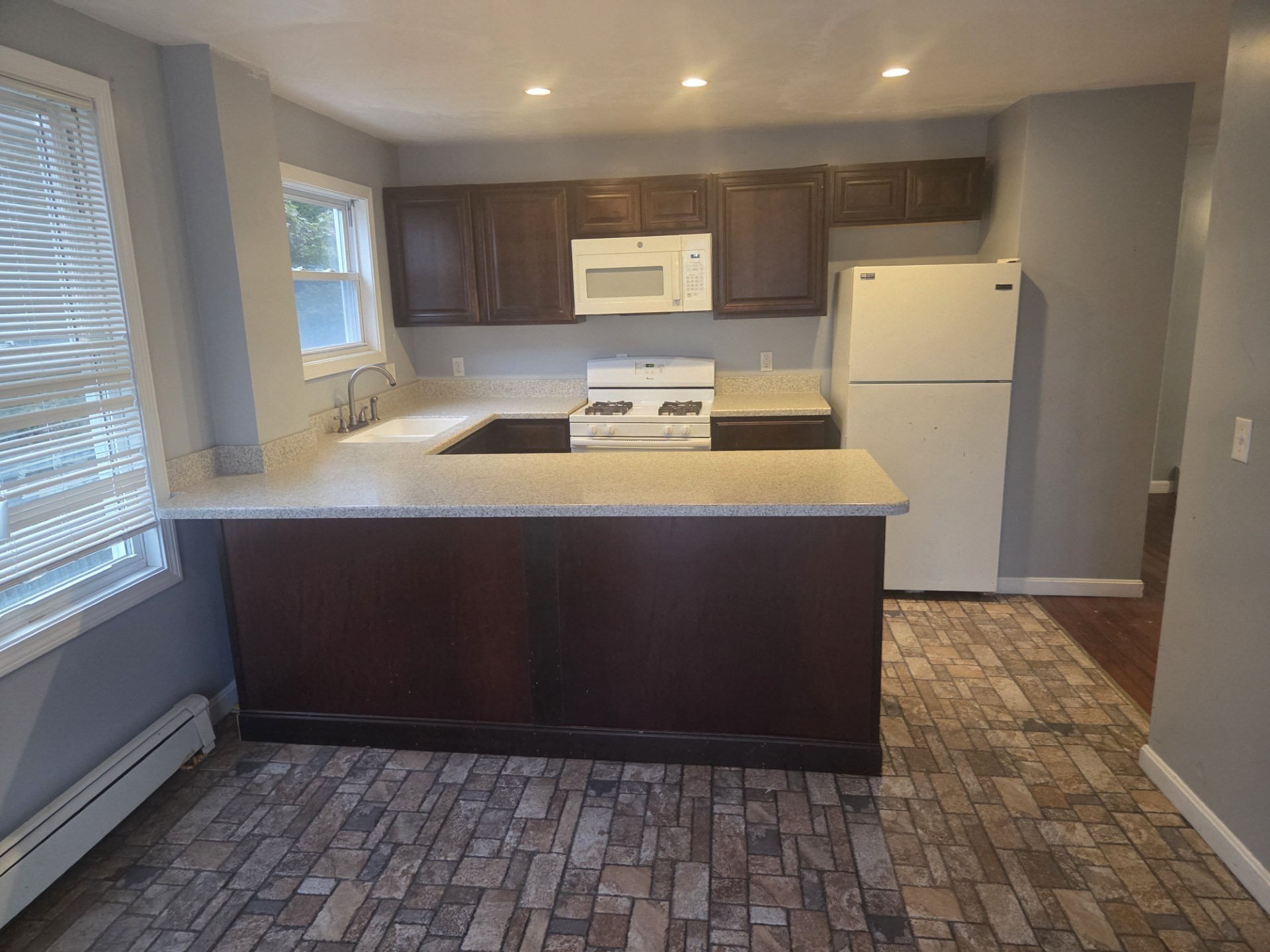 953 Globe Street Property Photo 4