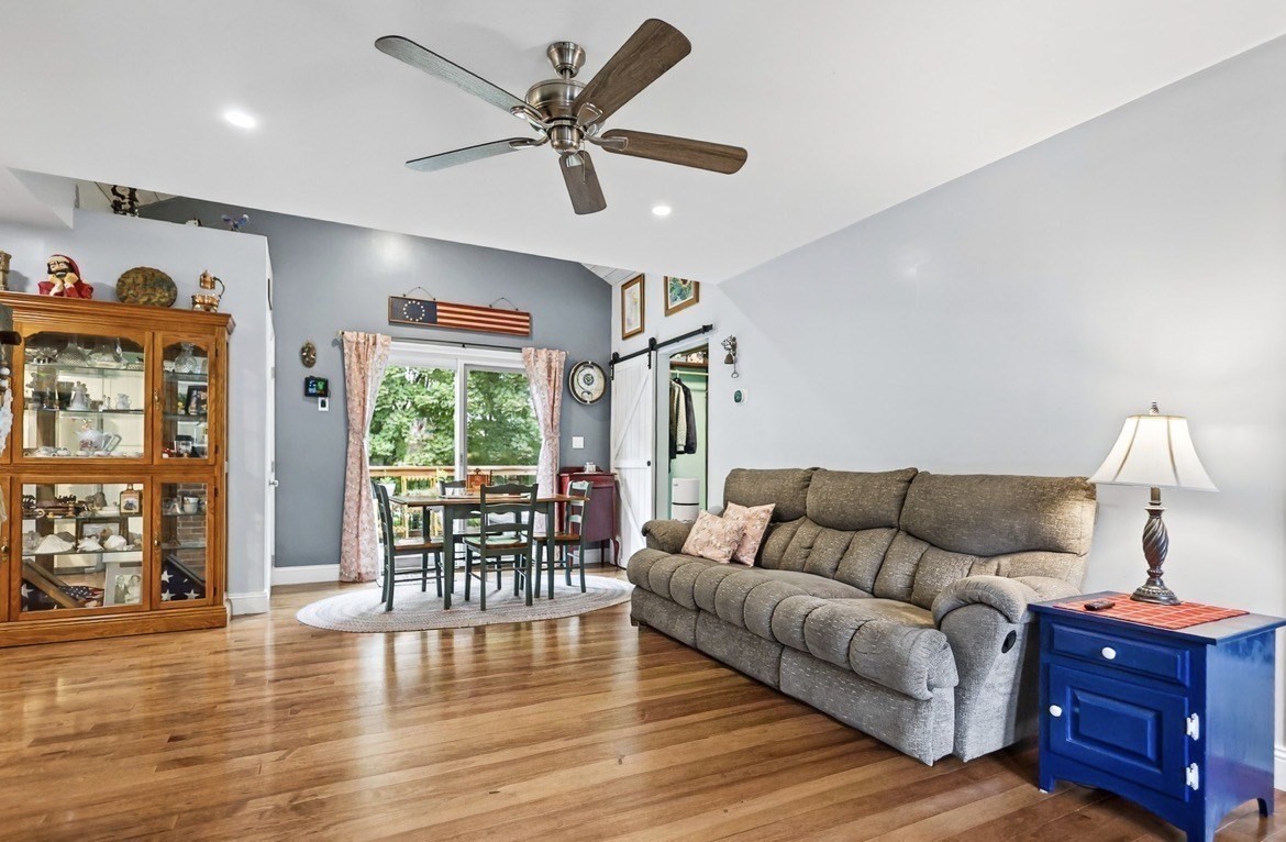29 Ellen Property Photo 18