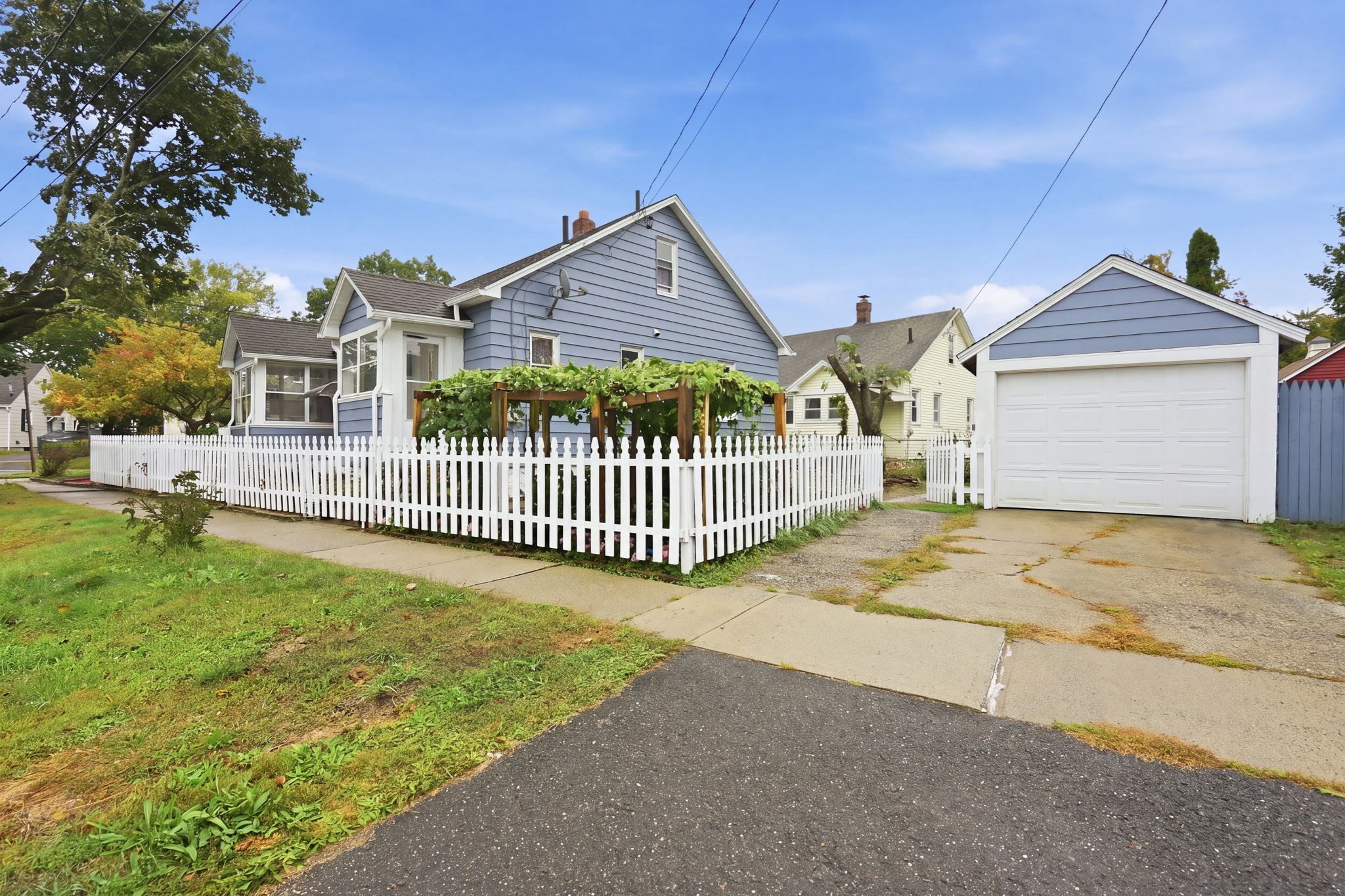 1774 Carew St Property Photo 3