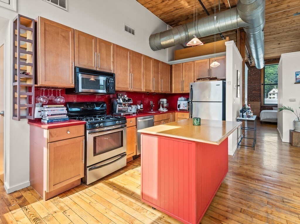 1 Envelope Ter # 201 Property Photo 8