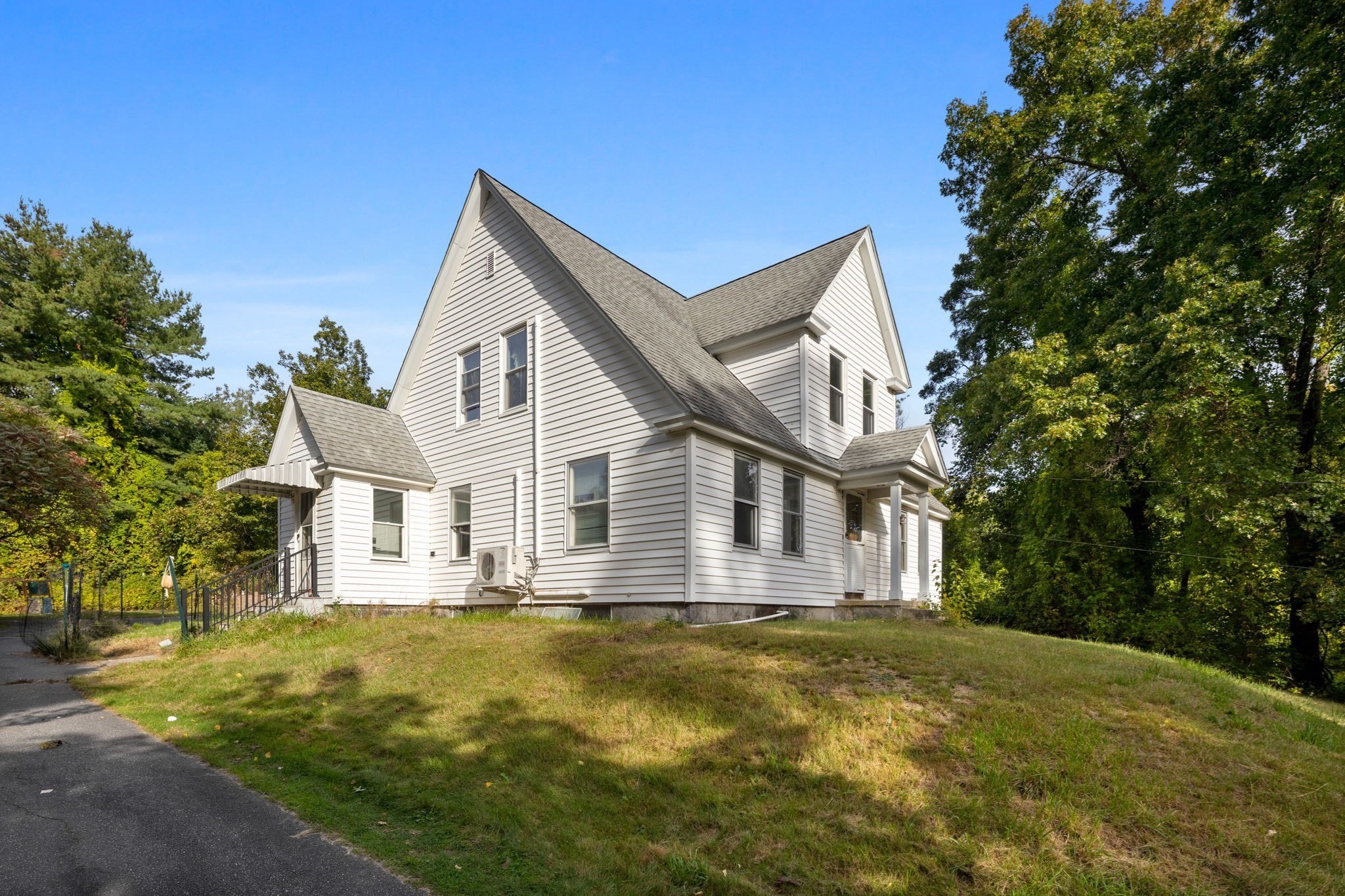 10 Salem St Property Photo 2