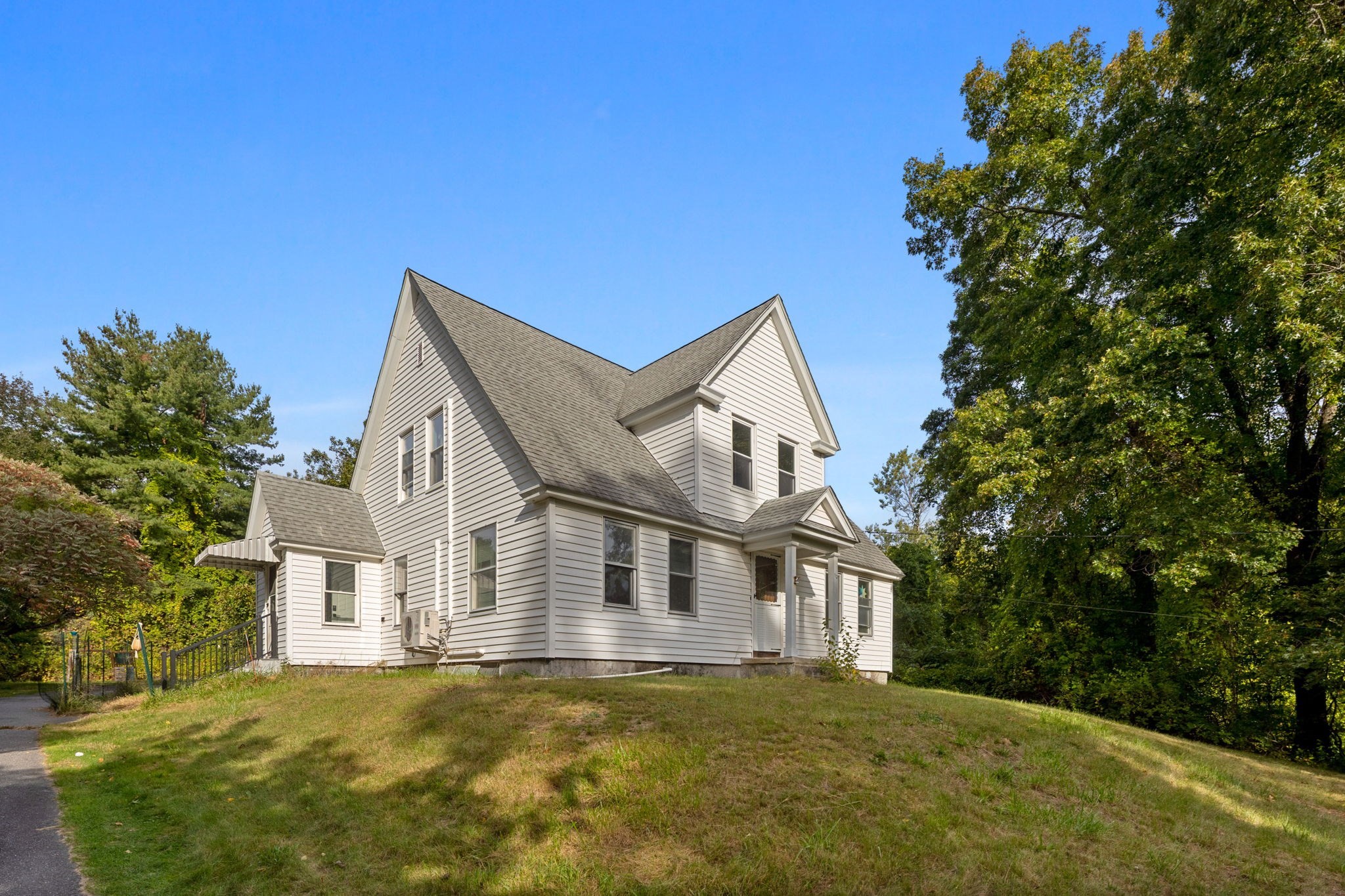 10 Salem St Property Photo 3