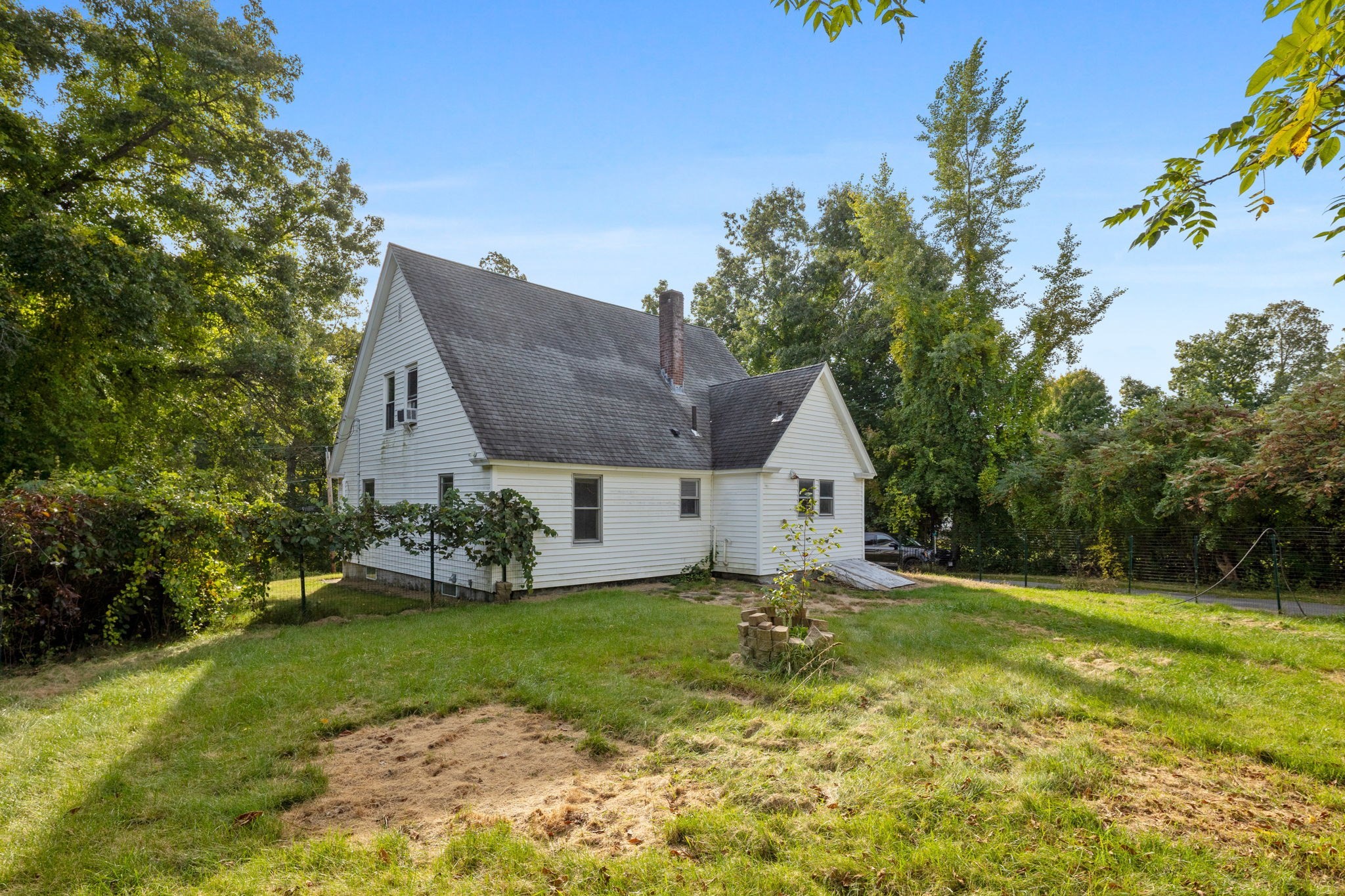 10 Salem St Property Photo 8