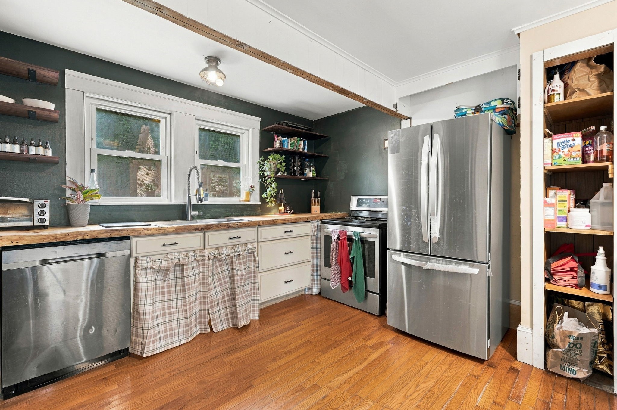 10 Salem St Property Photo 23
