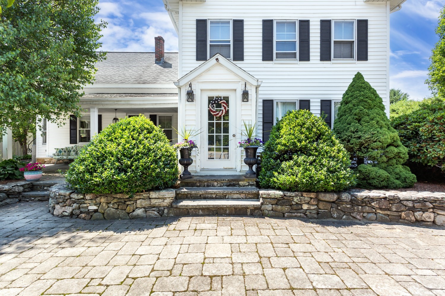 1322 Pond St Property Photo 2
