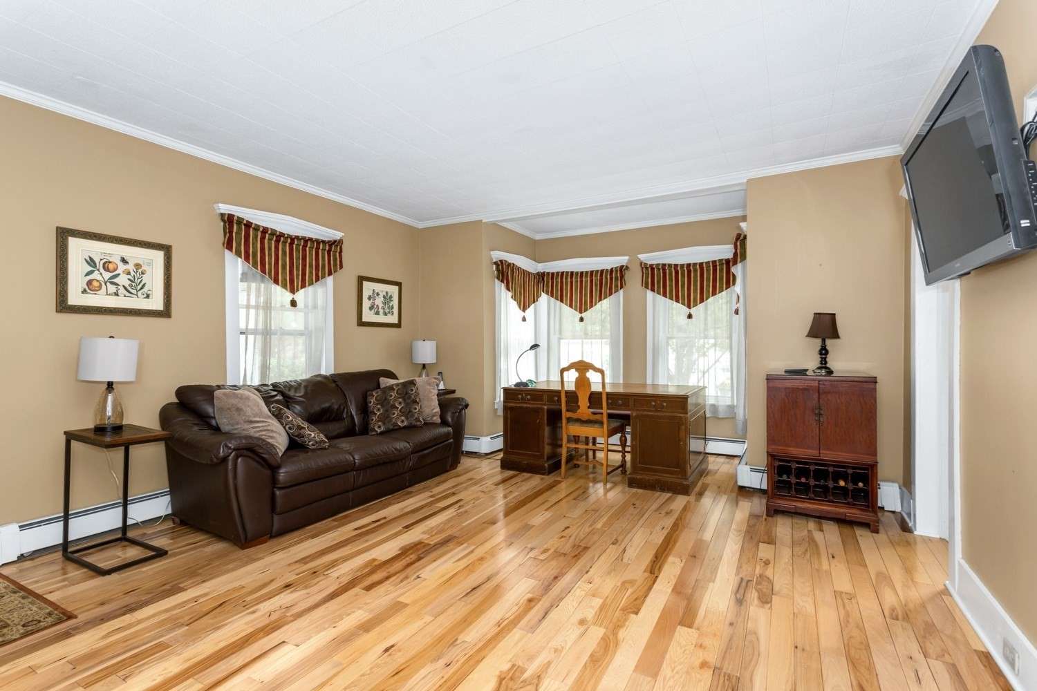 1322 Pond St Property Photo 7
