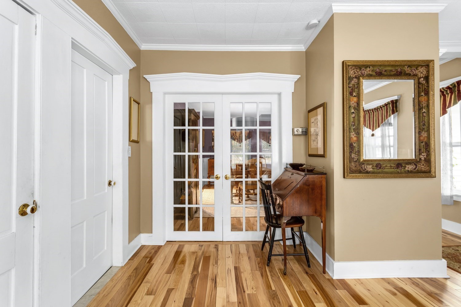 1322 Pond St Property Photo 8