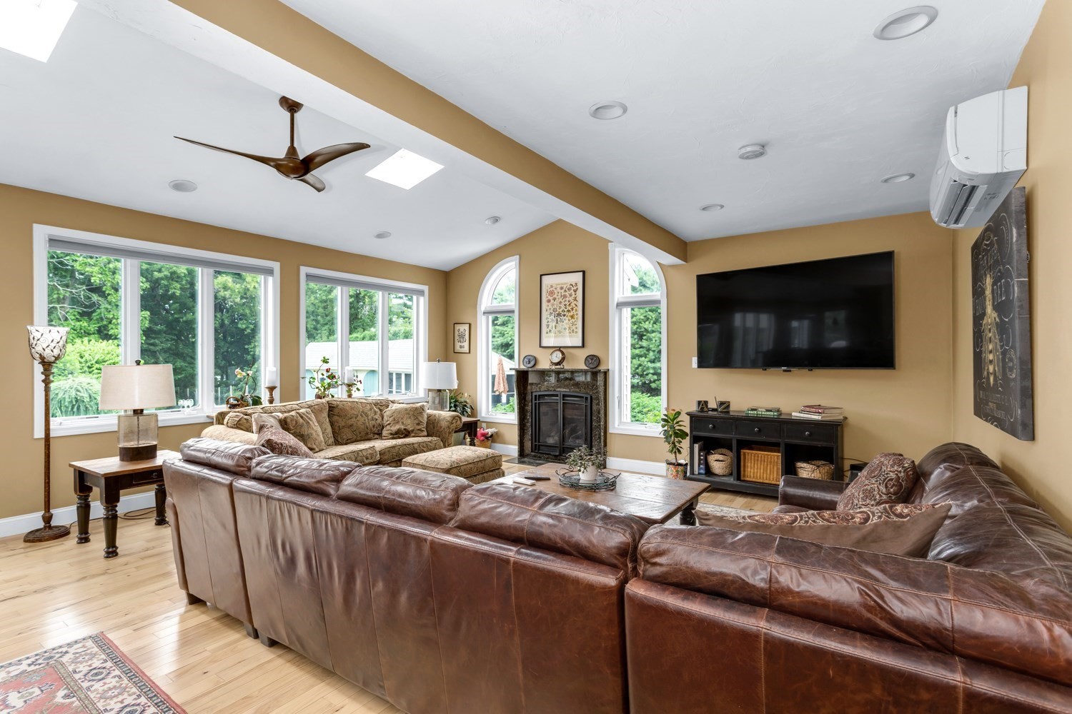 1322 Pond St Property Photo 11