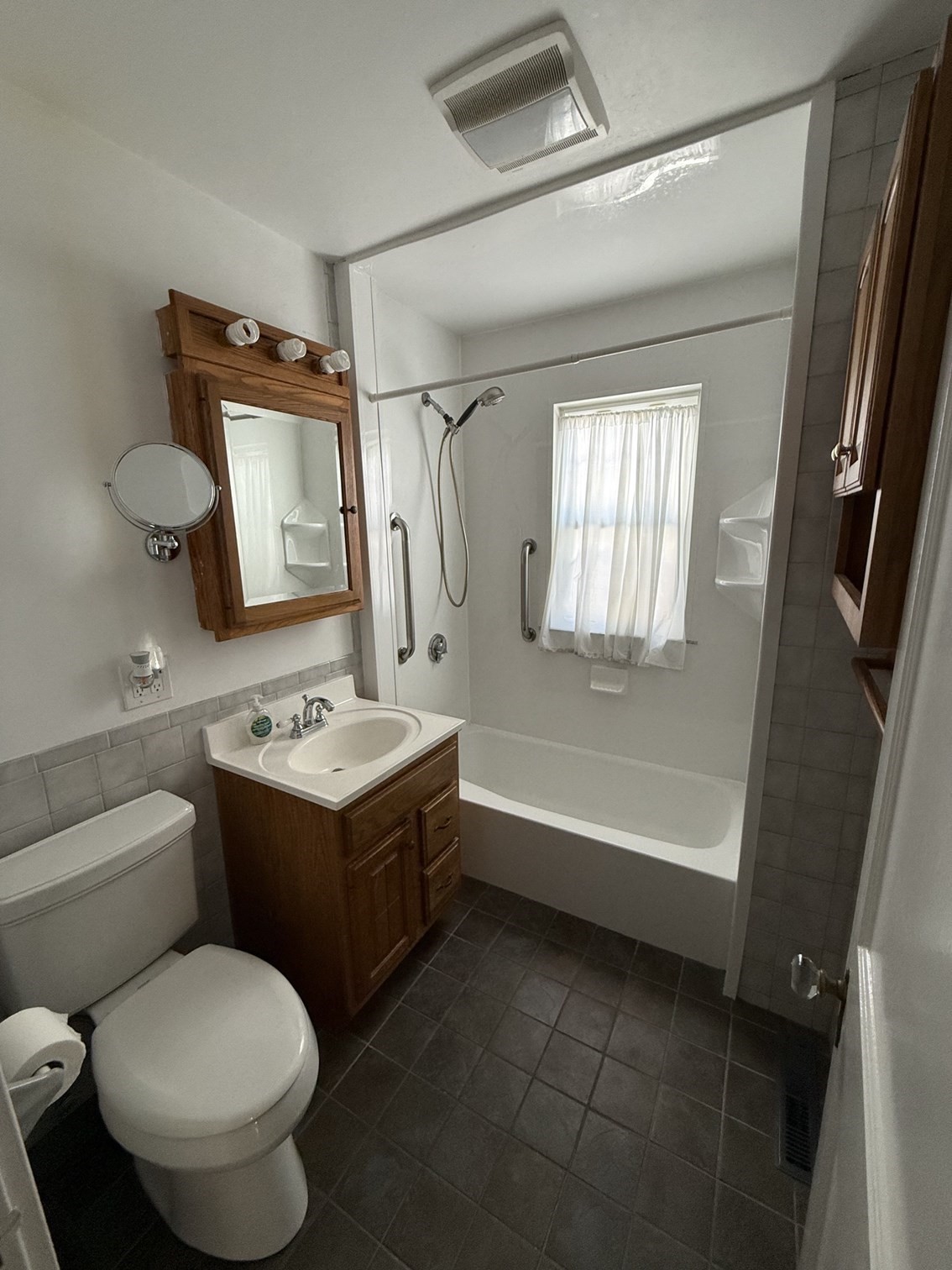 71 Ocean St Property Photo 10