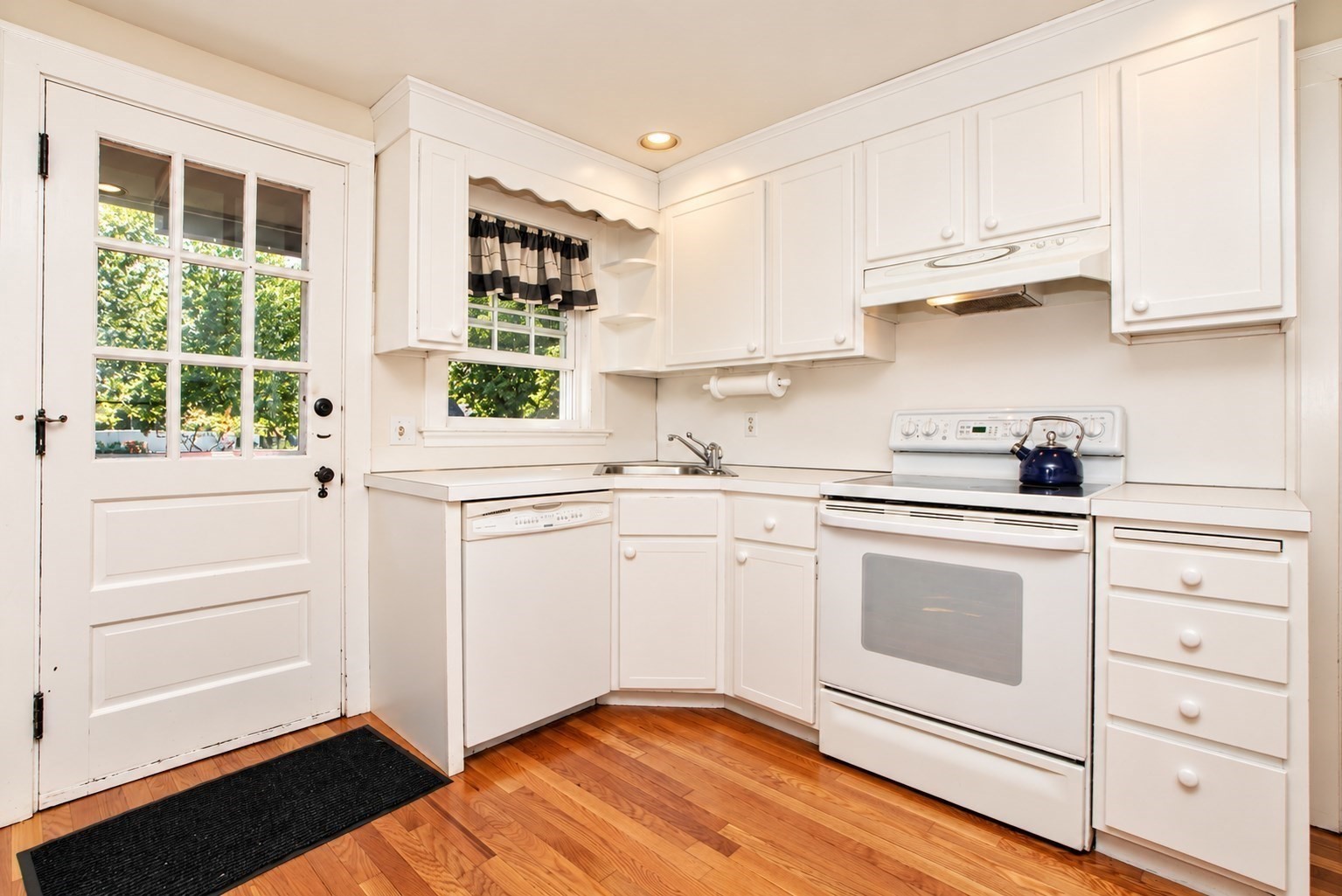 3 Waltham Property Photo 6