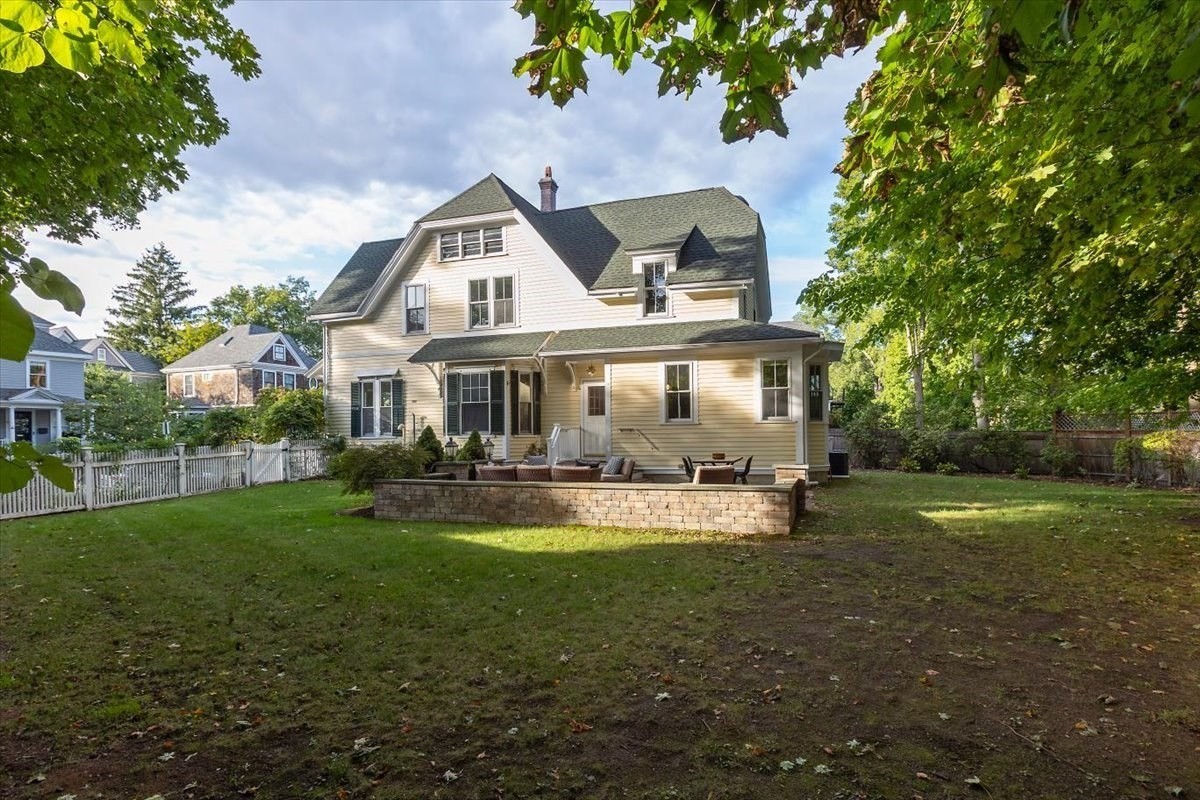 16 Abbott Street Property Photo 23